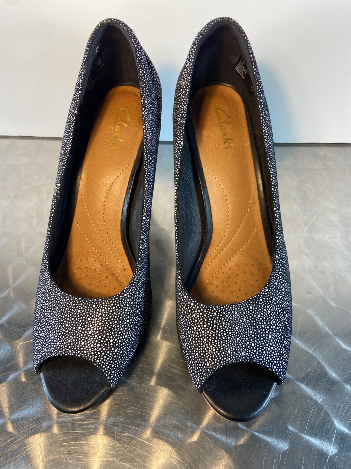 Clarks Nubuk Women’s Size 8 Leather 2 1/2″ Pumps «Heavenly Maze» Black & White