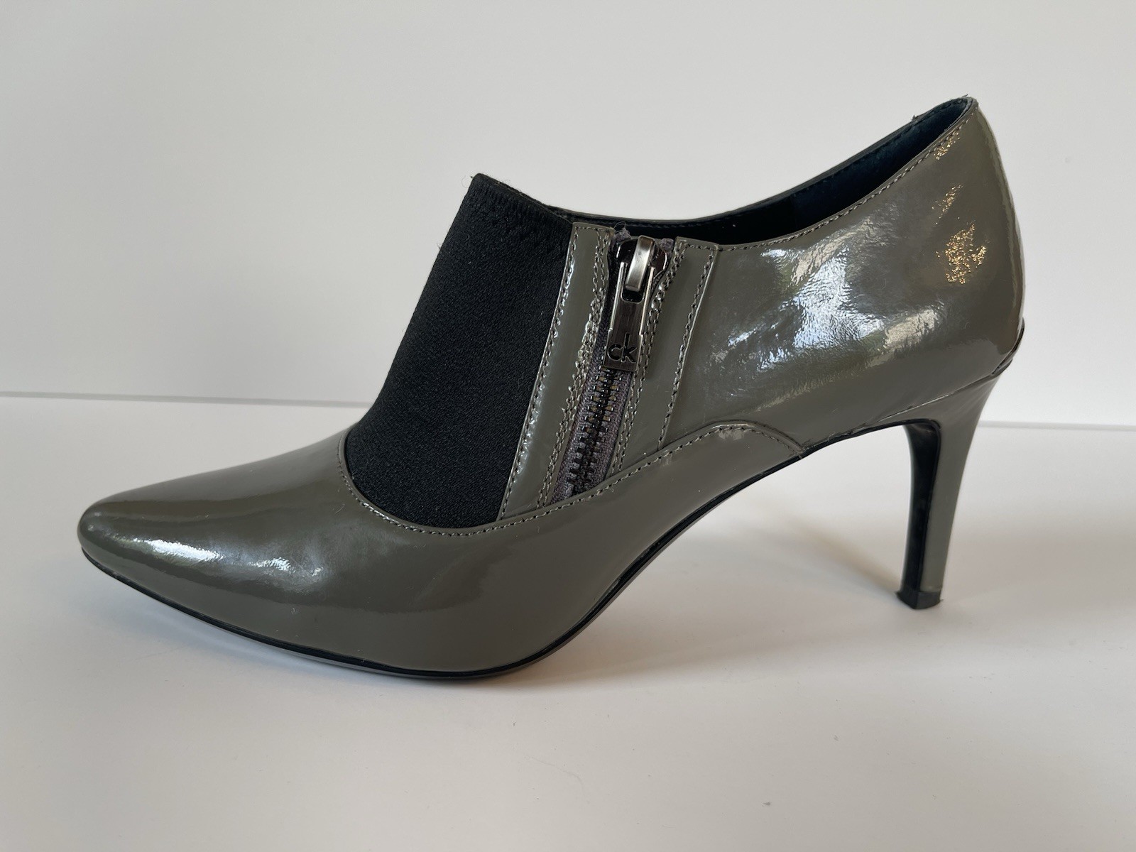 Calvin Klein Women’s Gray Patent Leather Ankle Boots Jalana Heels Zipper Sz 7.5