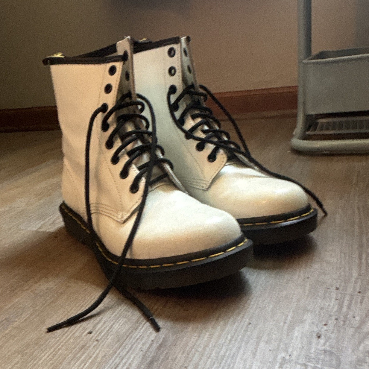 Dr. Martens 1460 White Leather Ankle Combat Boots Lace-Up Pull Tab Women’s 8