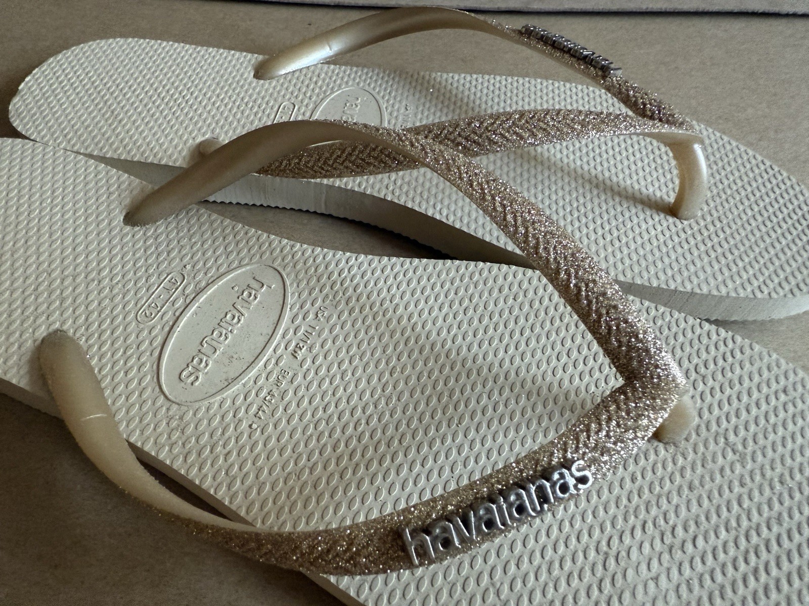 Havaianas Slim Iridescent Golden Sand w/Matching Gold Straps EU41-42 – NEW