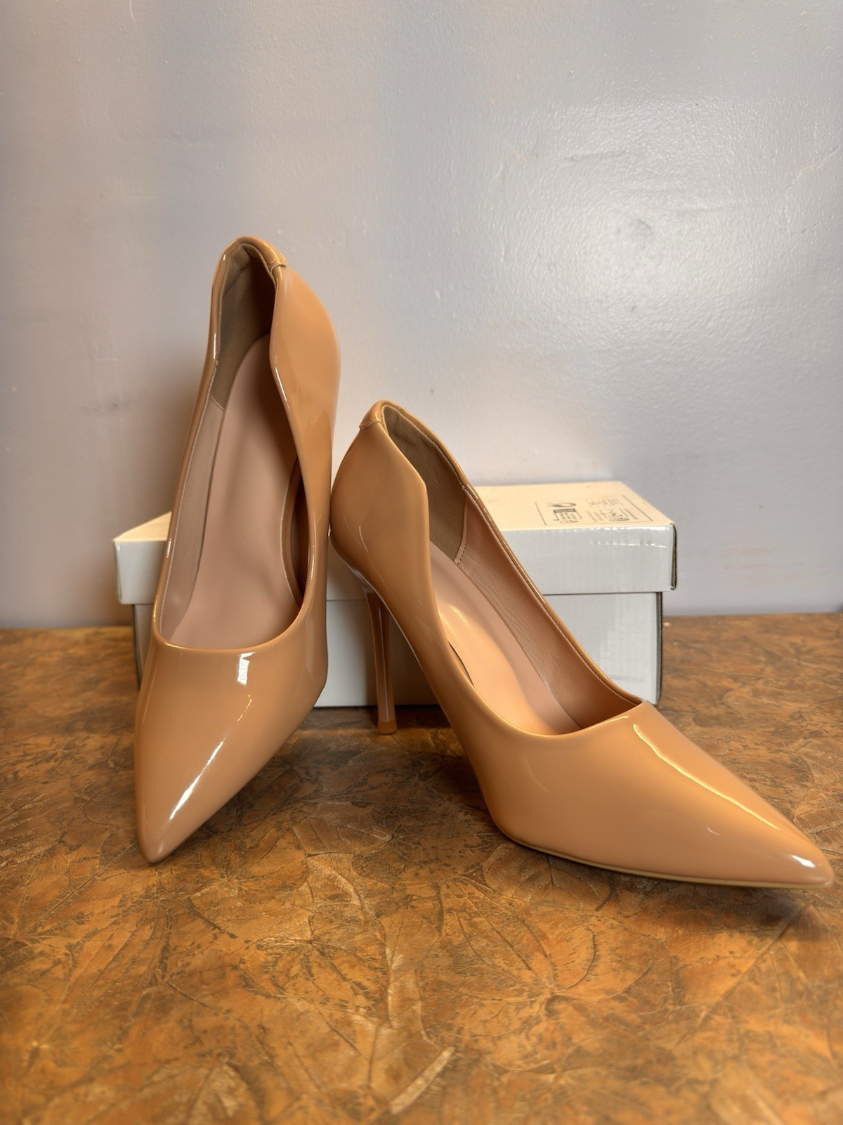 Women’s US 10 Beige Patent Leather Pointed Toe Stiletto Slip-On Pumps