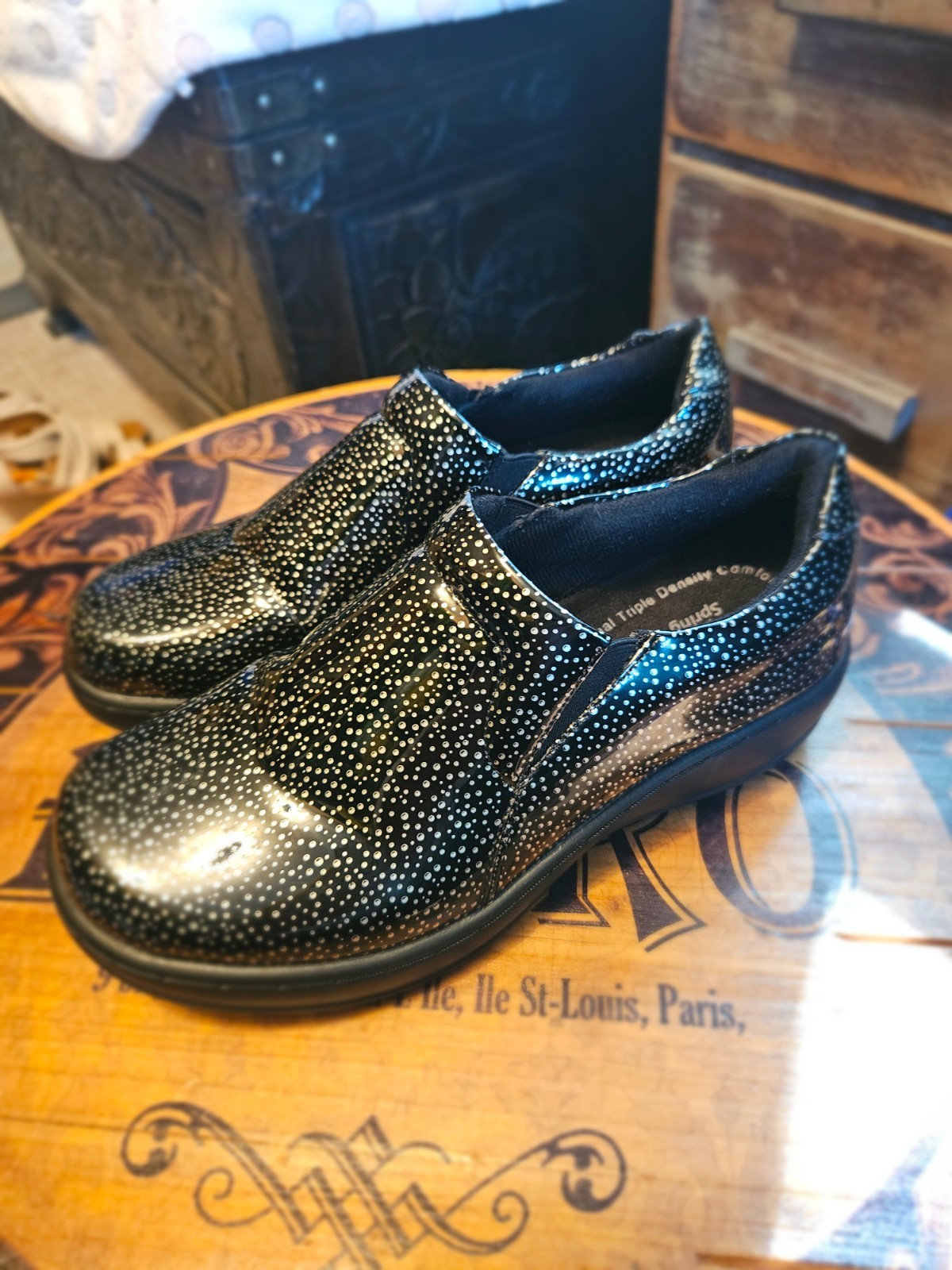 SPRING STEP SLIP ON SHOES BLACK TINY BUBBLE PATTERN – SIZE 7 – MOISTURE WICKING