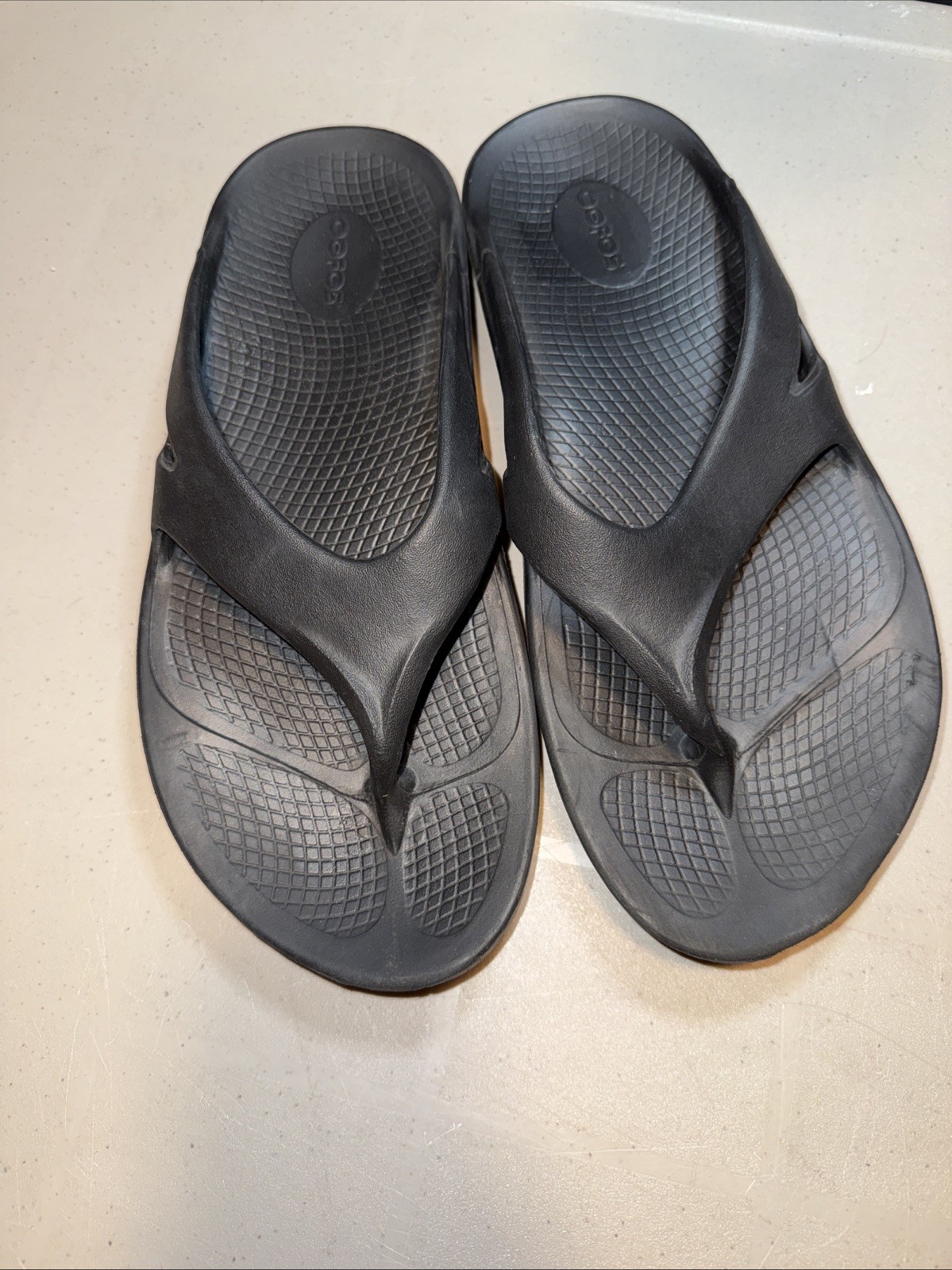 OOFOS flip flop Sandal Lightweight Recovery Footwear Reduces Stress Shoe M10 W12