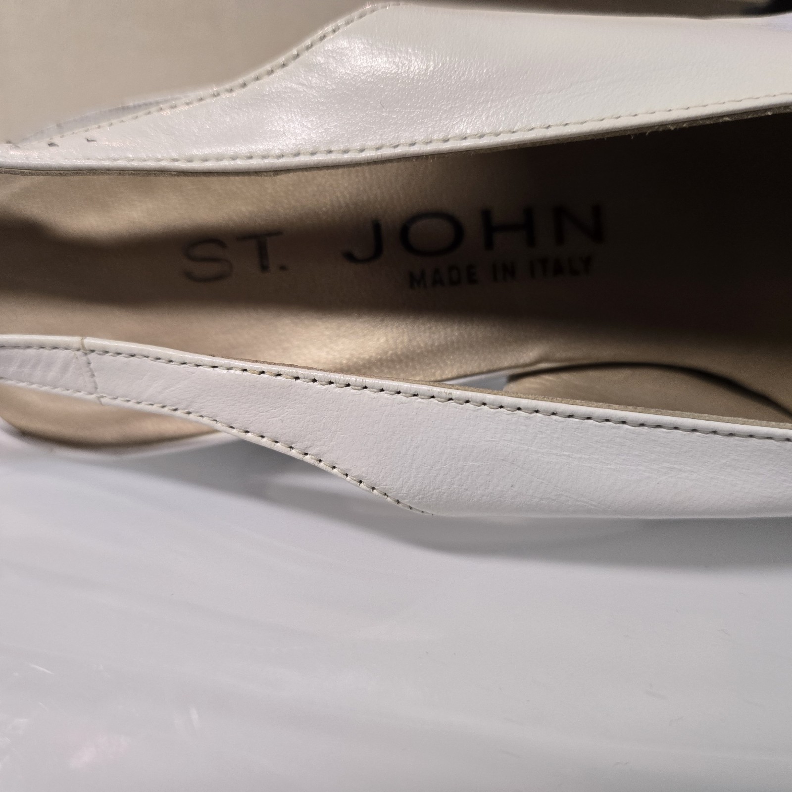 St. John Larissa Grace 75 White/Black Semi Pointed Cap Toe Leather Heels 6.5B