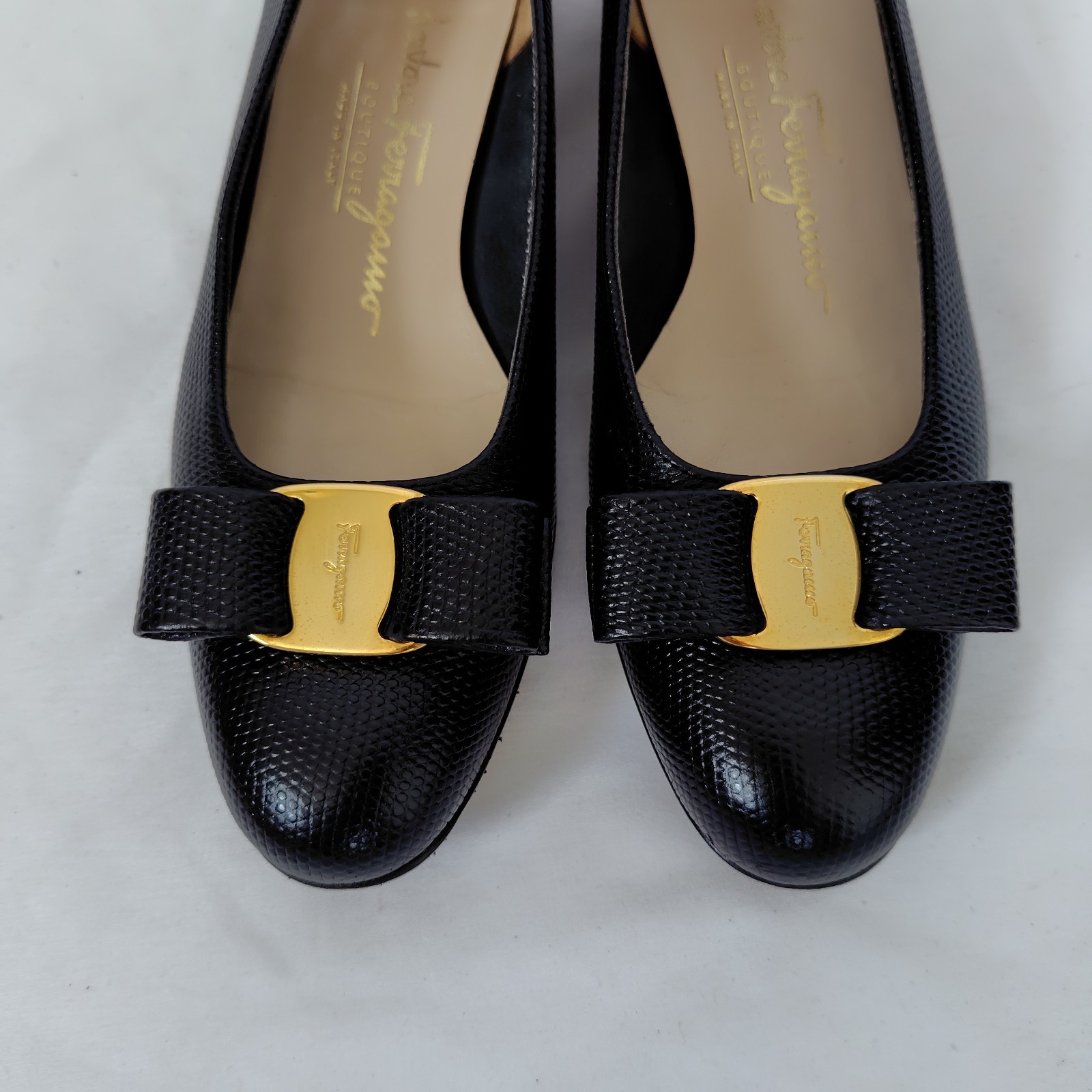 Salvatore Ferragamo Vara Lizard Embossed Black Leather Pumps Size 5.5B EU35.5