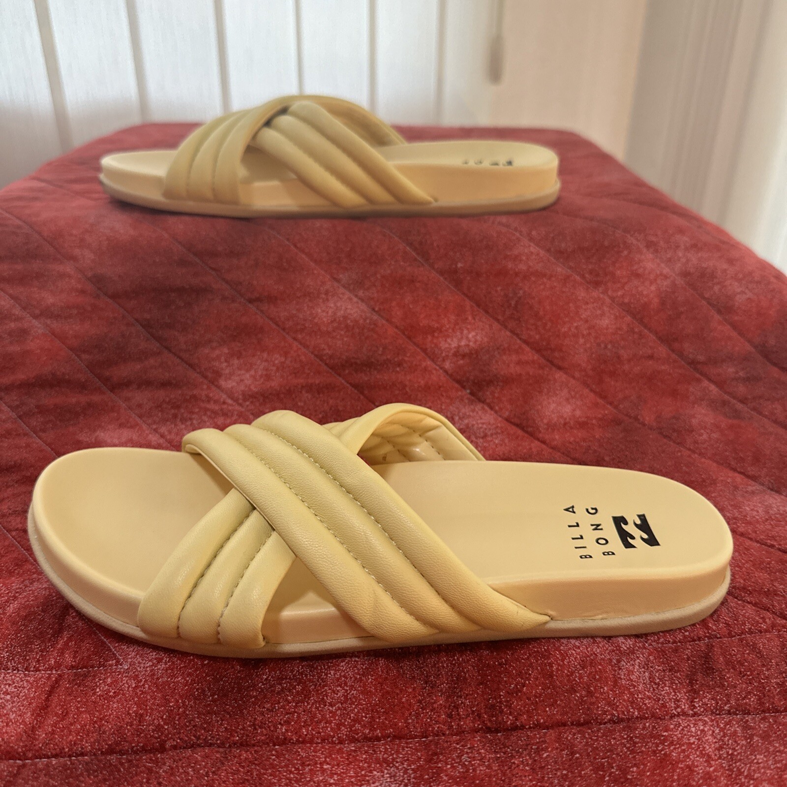 Billabong Women’s Pale Yellow Comfy Boho Beachy Slide Athliesure Sandals, Sz 8.5