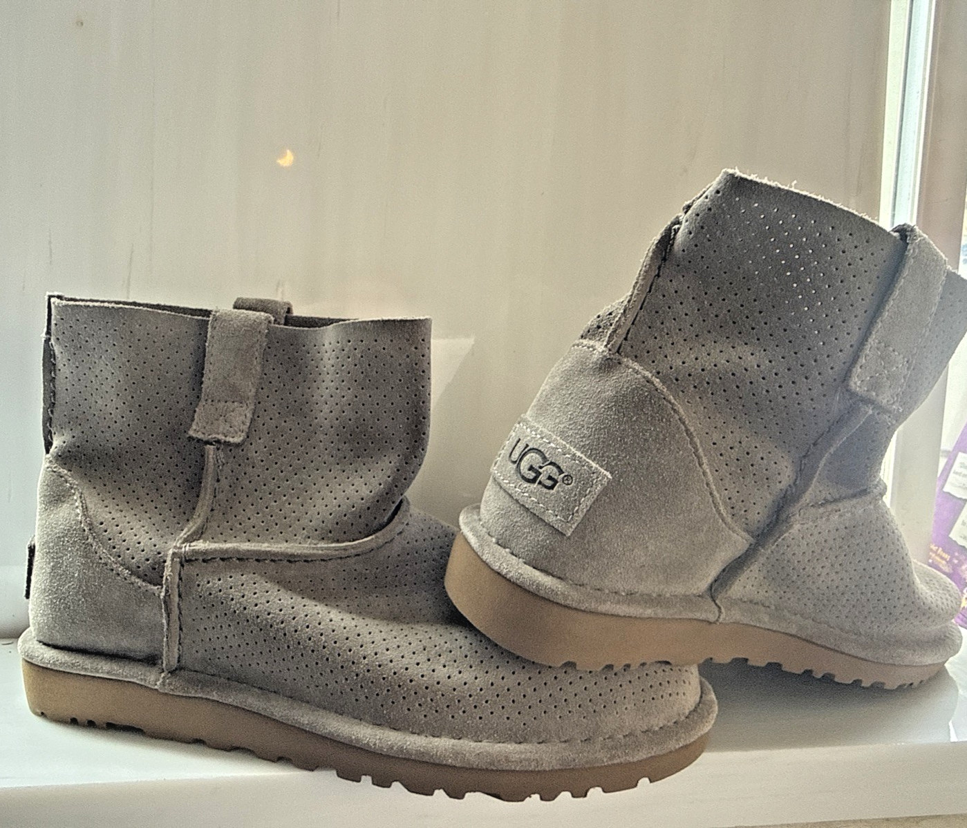 UGG Women’s Classic Unlined Mini Perf Boots, 1016852 Size 5 New Without Box