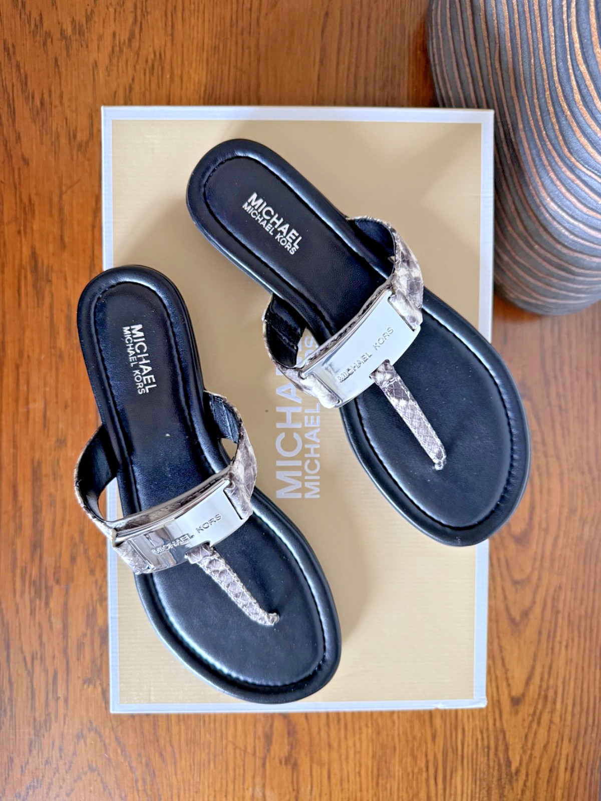 MICHAEL MICHAEL KORS Colleen Thong Sandals Fashion Embossed Flip Flops