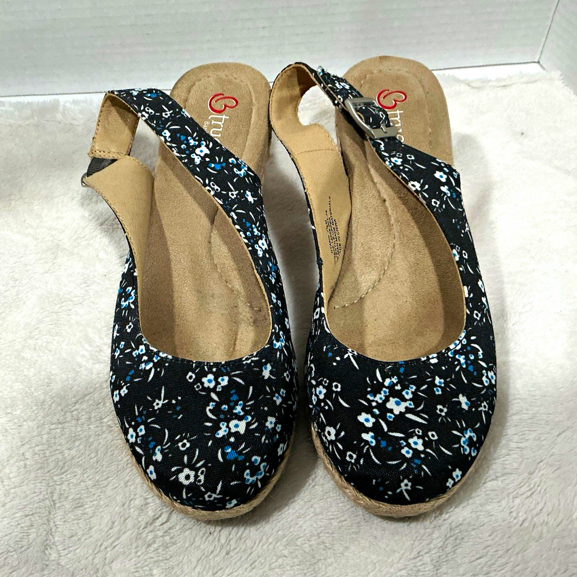 Btrue Baretraps Black Floral Fabric Slingback Wedge Closed Toe Buckle 7.5M