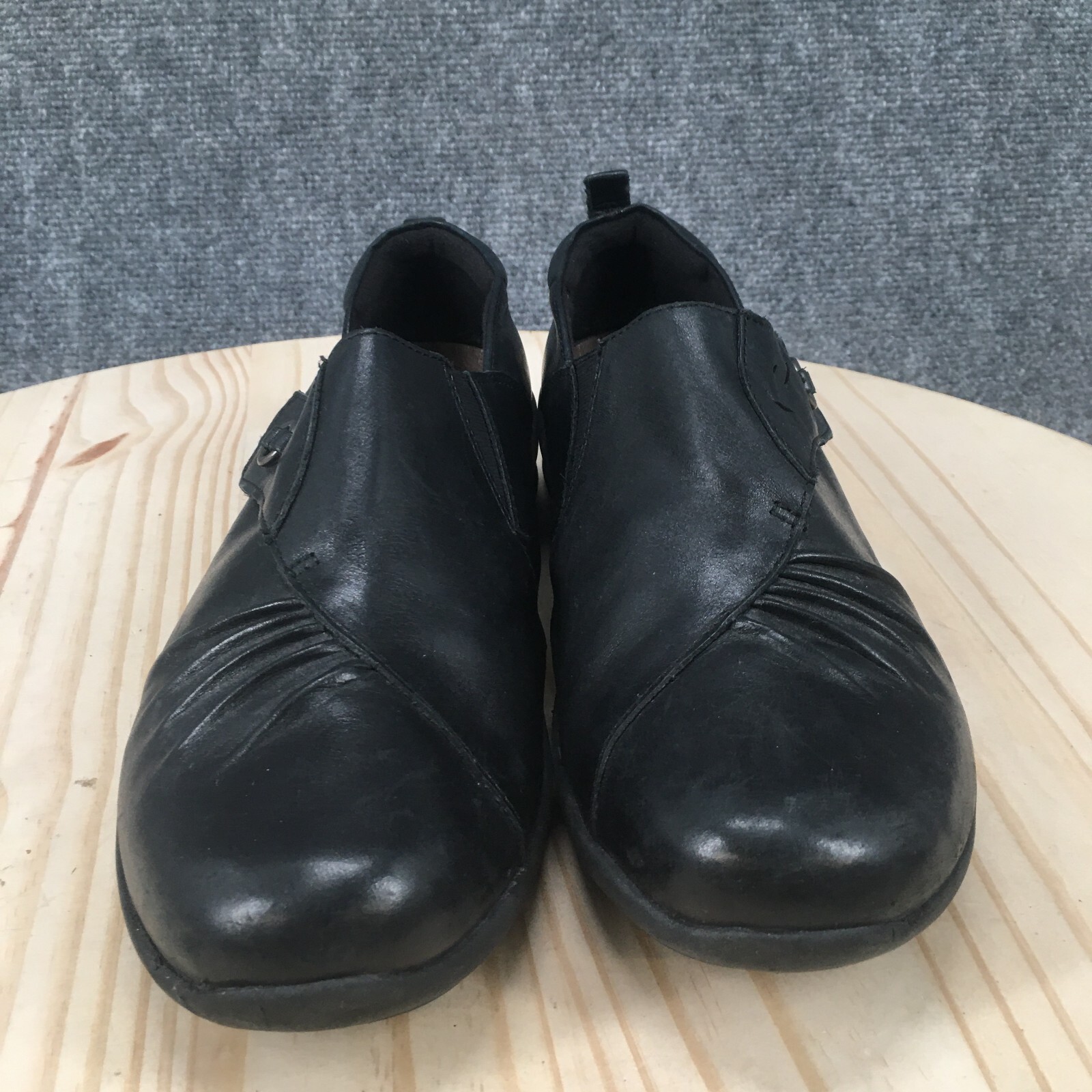 Earth Shoes Womens 9.5 B Amity Slip On Black Leather Casual Round Toe Comfort