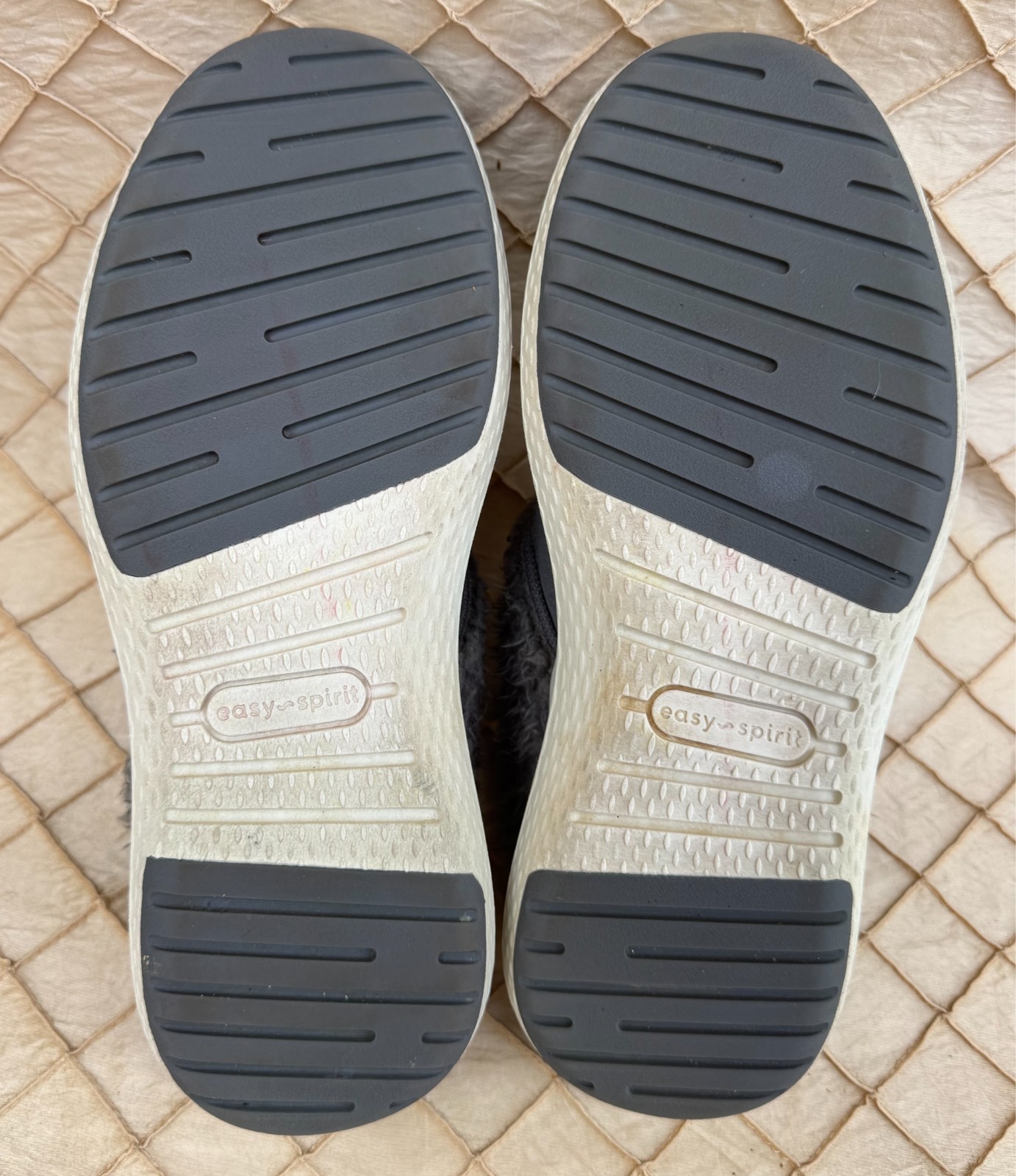 Easy Spirit Seevee 2 Women’s Size 8M Gray Textile Quilted Clogs
