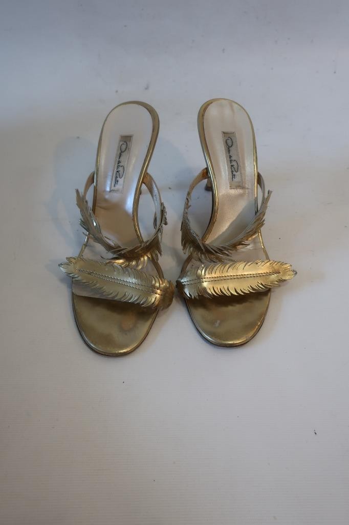 Womens Oscar de la Renta Gold Leather Feather Embellished Heeled Sandals 38 US/8