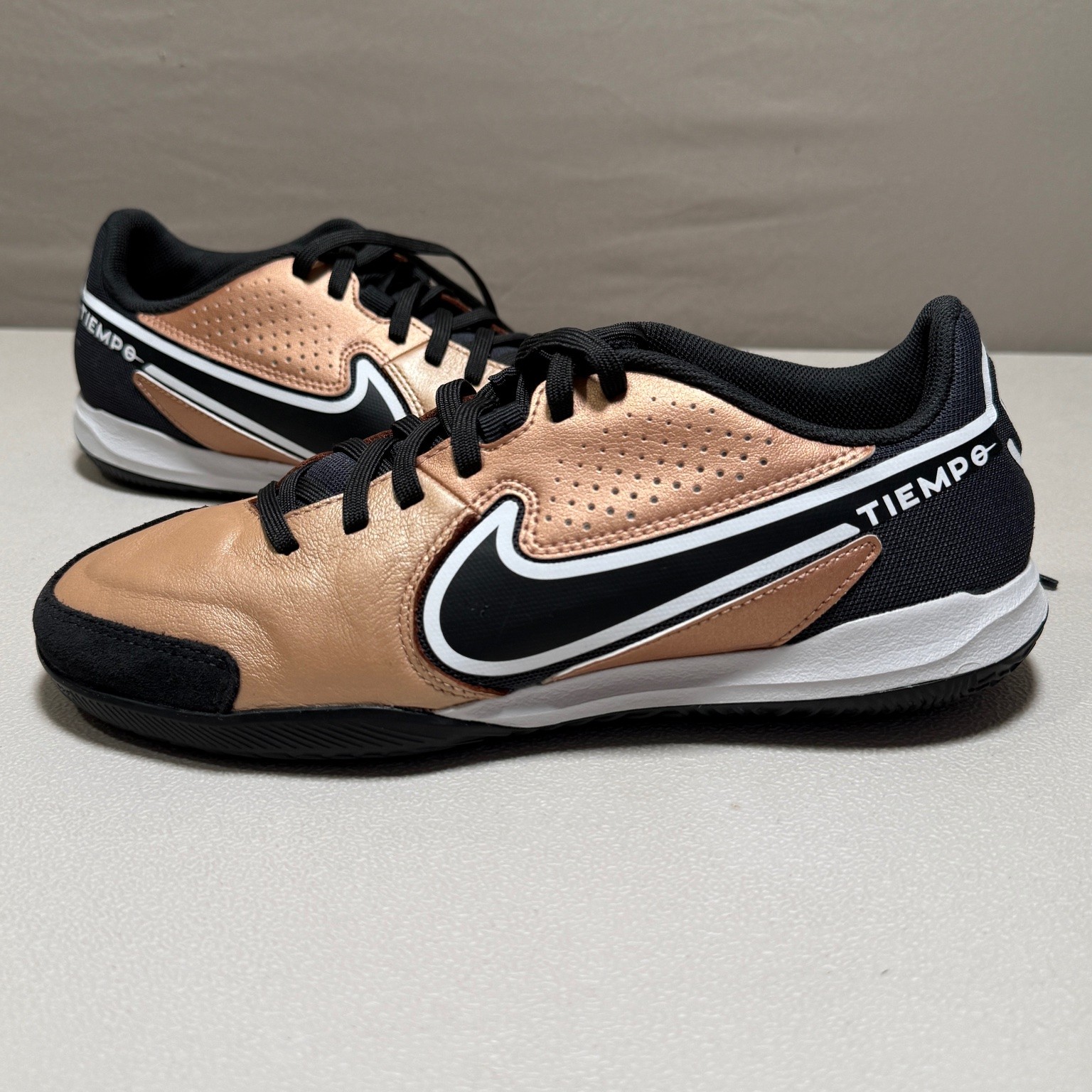 Nike Tiempo Legend 9 Academy IC Women’s Rose Gold Black US 6.5 Indoor Soccer