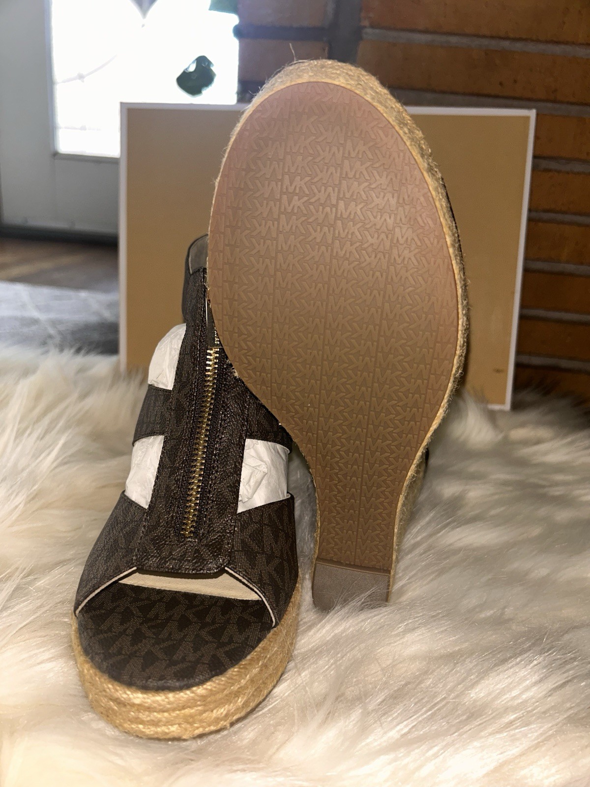 Ladies Michael Kors Darby size 11 Criss Cross Strap Espadrille Sandals