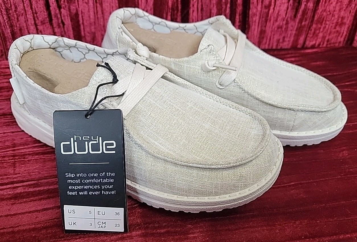 Hey Dude Ivory men’s 5 women’s 6.5 slip On casual shoe sheos new nwt Flats