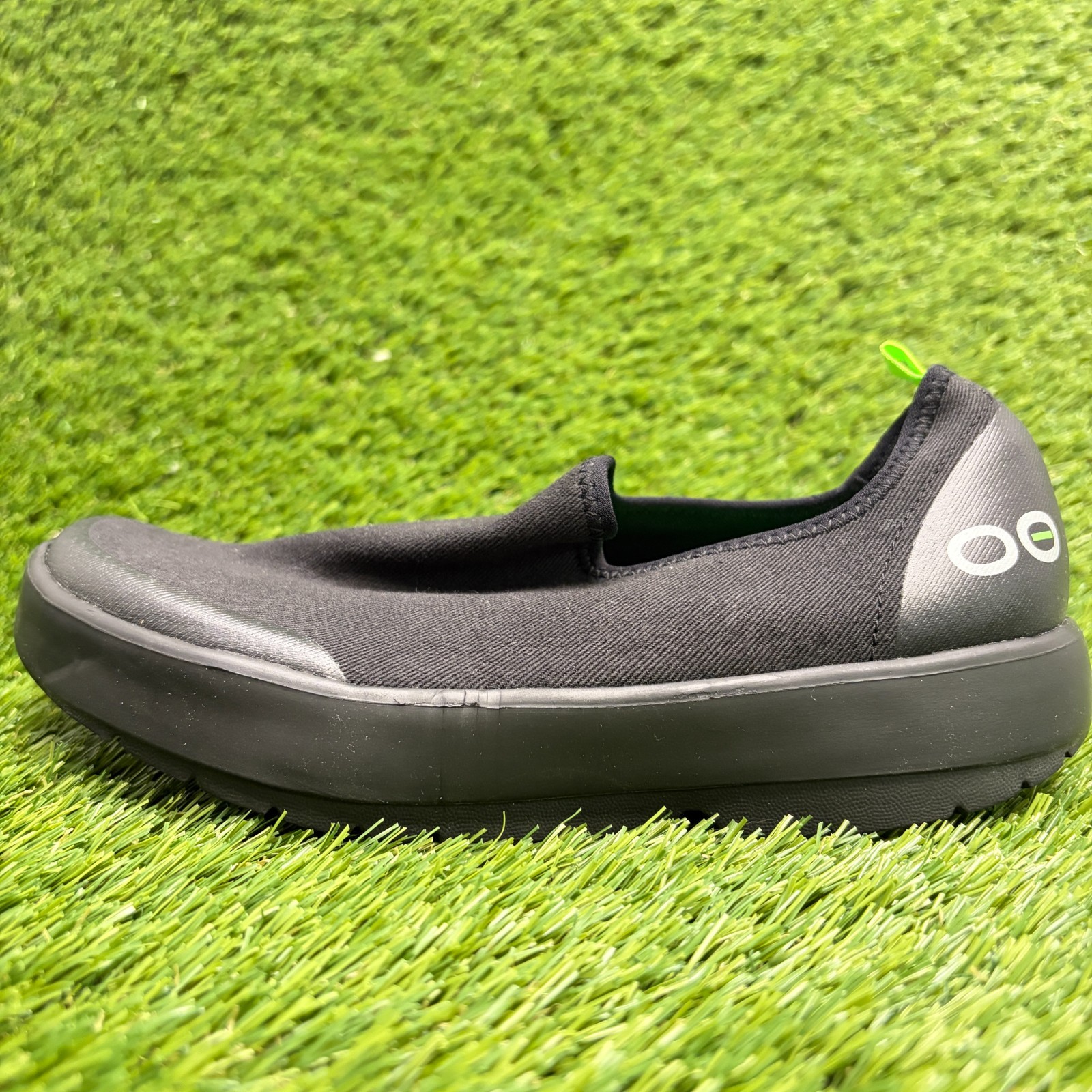 OOFOS OOmg eeZee Low Womens Size 7.5 Black Casual Walking Slip On Recovery Shoes