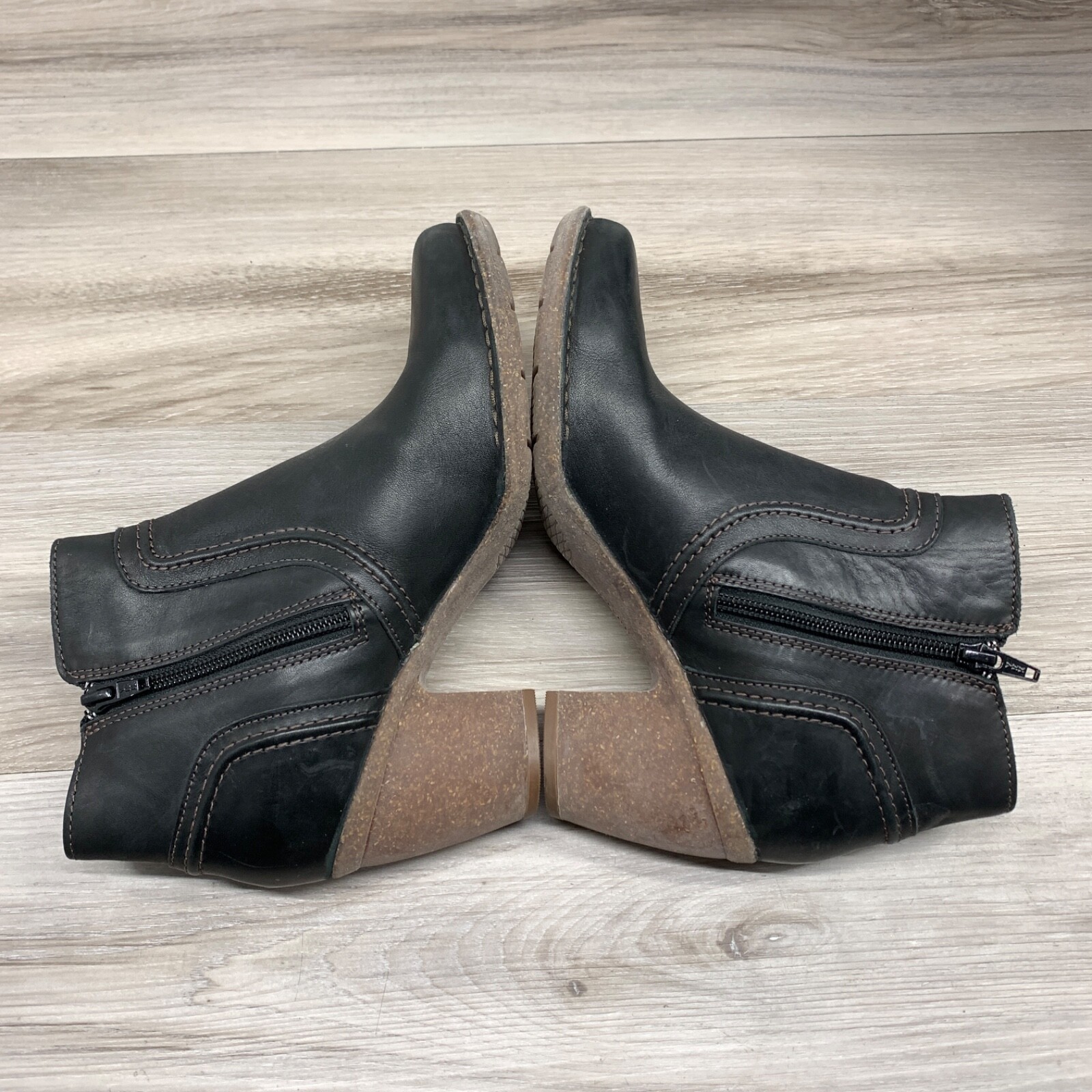 Clarks Carleta Paris Ankle Boot Side Zip Women 8.5 M Black Leather Heeled Bootie