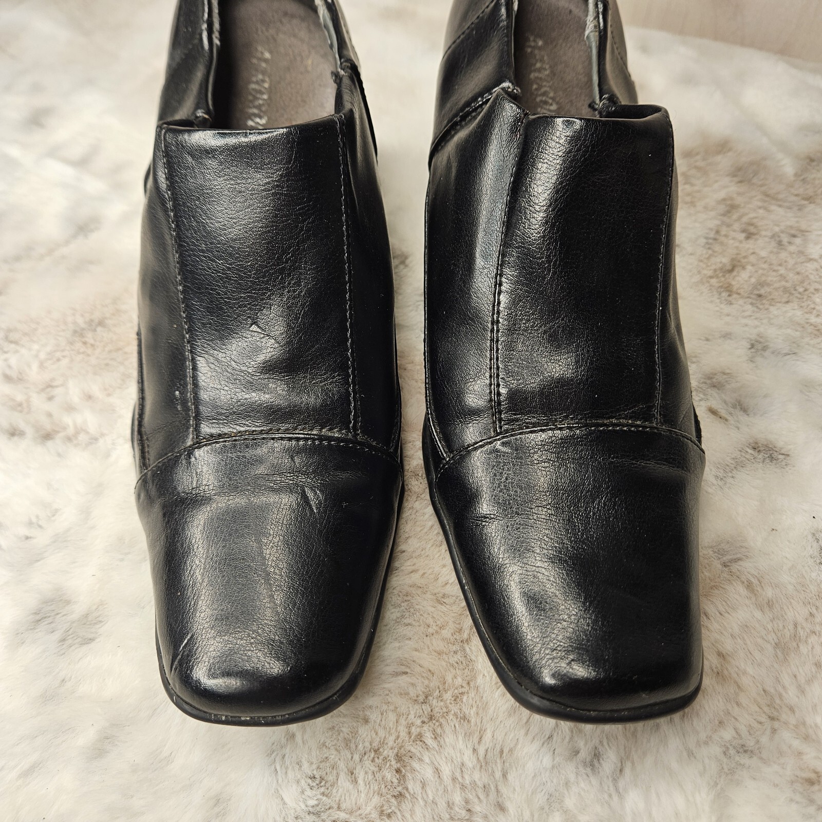 Aerosoles Women’s Black Ankle Boots Booties 7.5M Faux Leather AMACING 2.75″ Heel