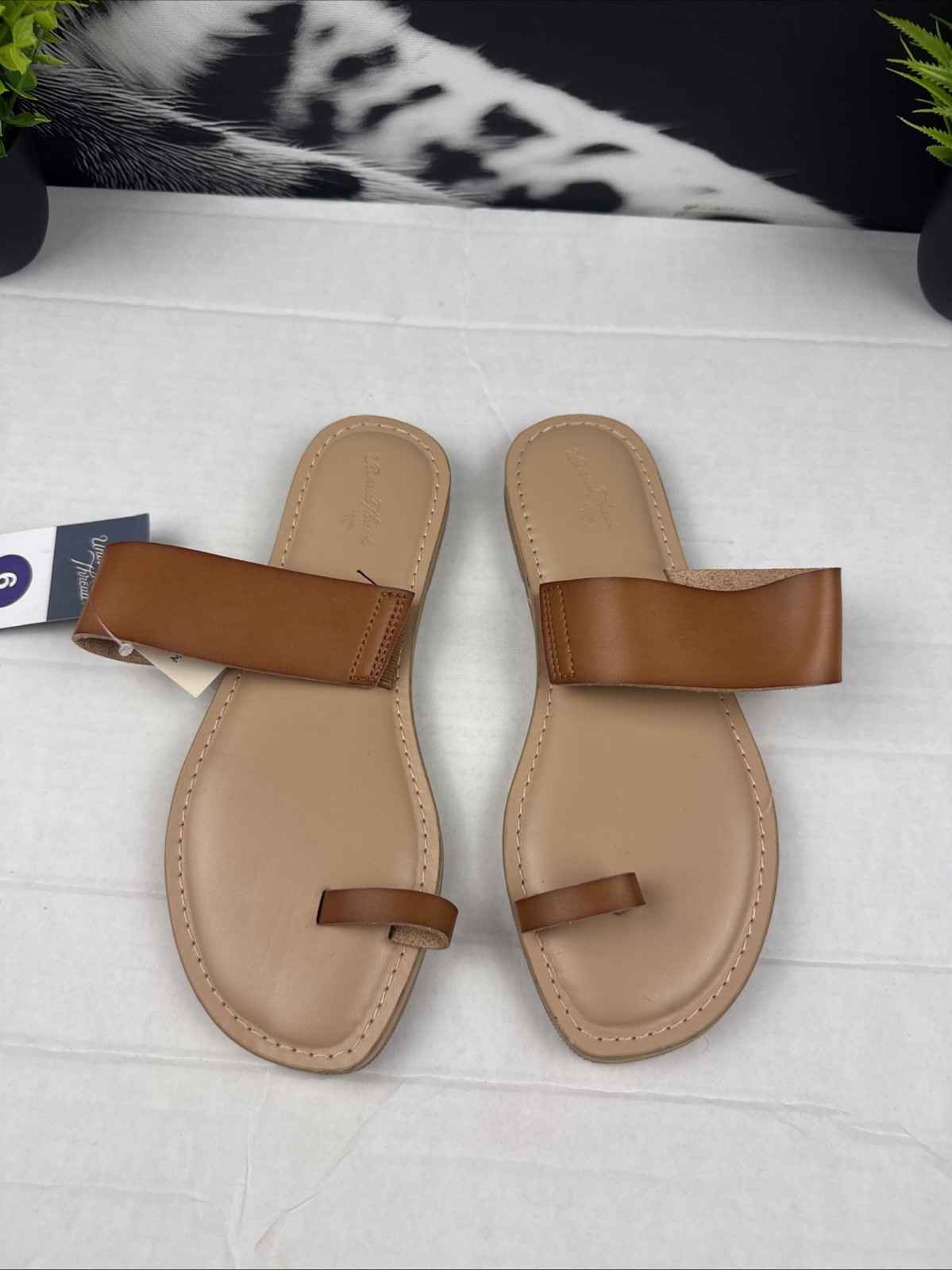 Universal Thread Women’s Juno Toe Ring Flat Sandals Cognac Brown Size 6 NWT