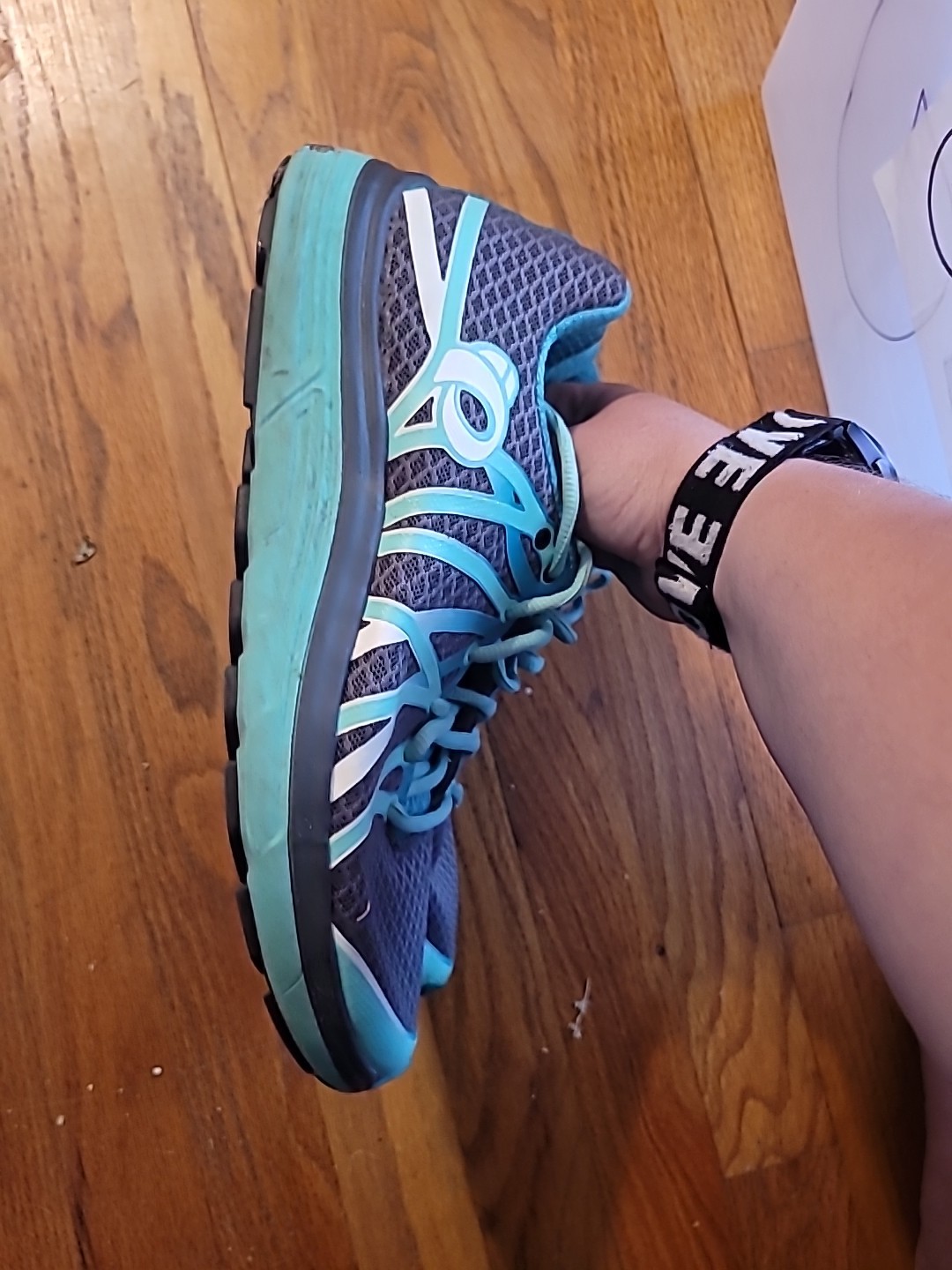 Pearl Izumi W EM Road N 3 Womens 9.5 Med Running Shoes Gray Mint Sneaker