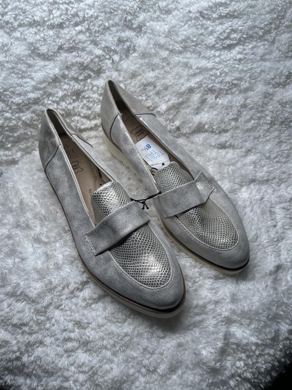 TIME TRU SHOES 8.5