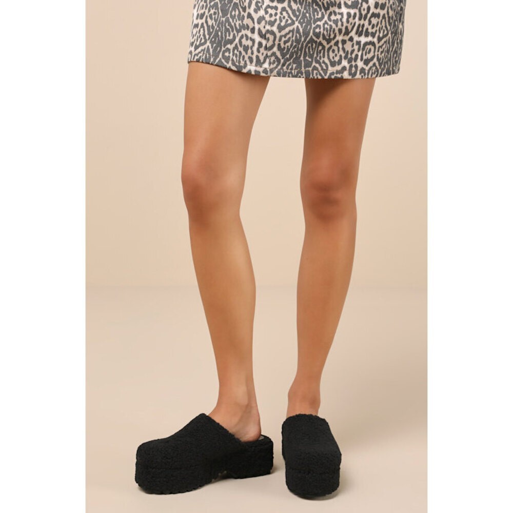 NWT!LULU’S Fall Winter Slippers Black Faux Fur Platform Mules – Size 8.5 (#3)