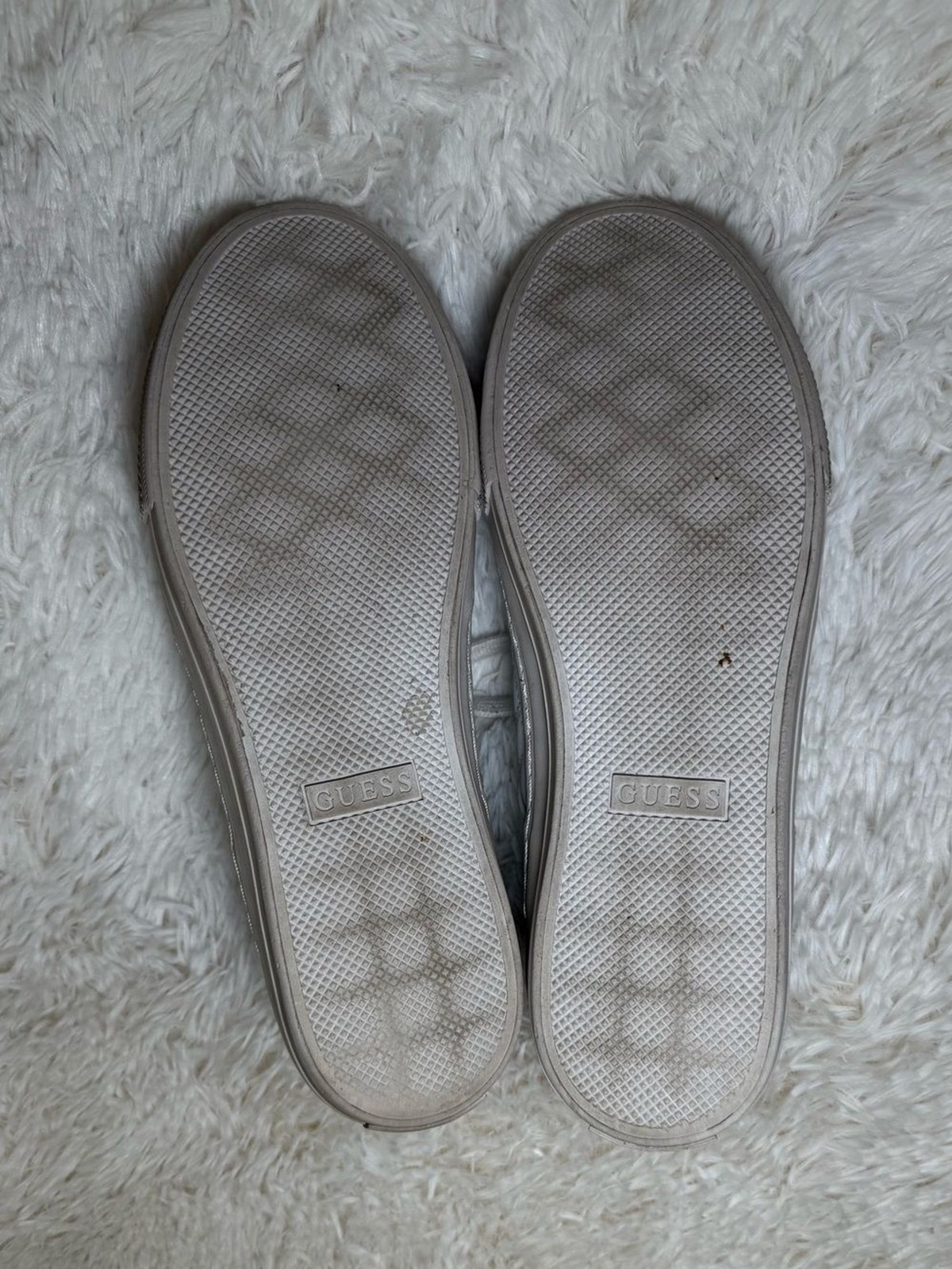 GUESS Casual White Quilted Fashion Sneakers Gold Accents Womens