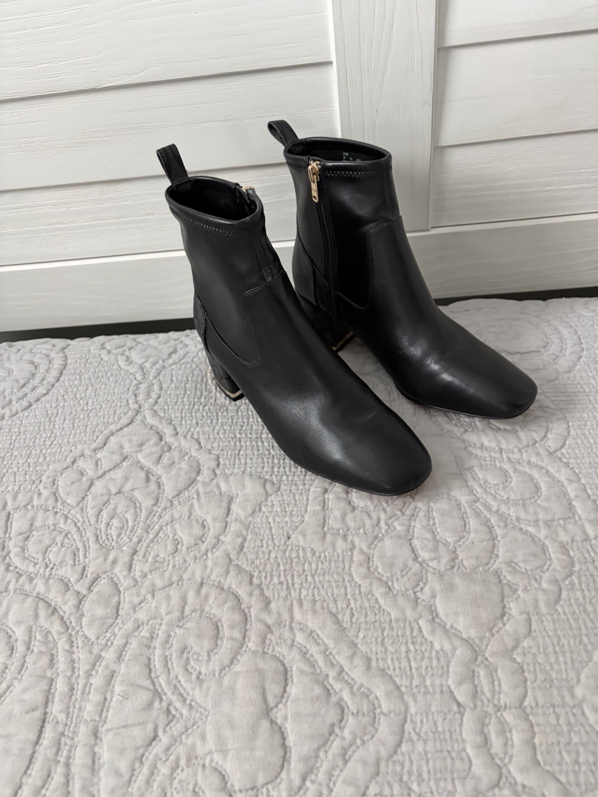 COACH Signature Black Leather Ankle Bootie Zip Almond Toe Women’s US 8.5 EU 39
