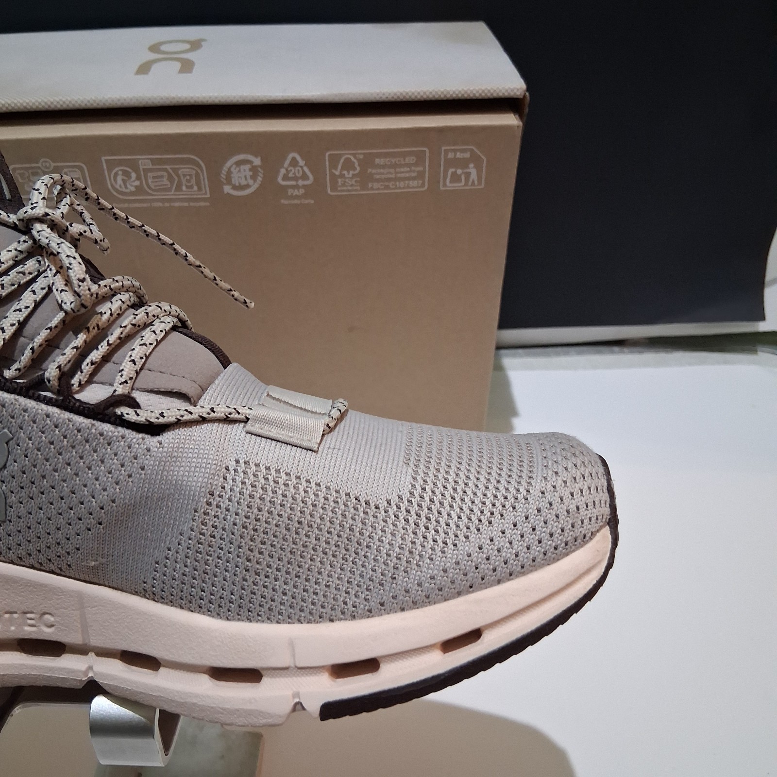 ON Running Cloudnova Pearl Shell 26.98124 Women’s Size 9.5 Sneakers New In Box