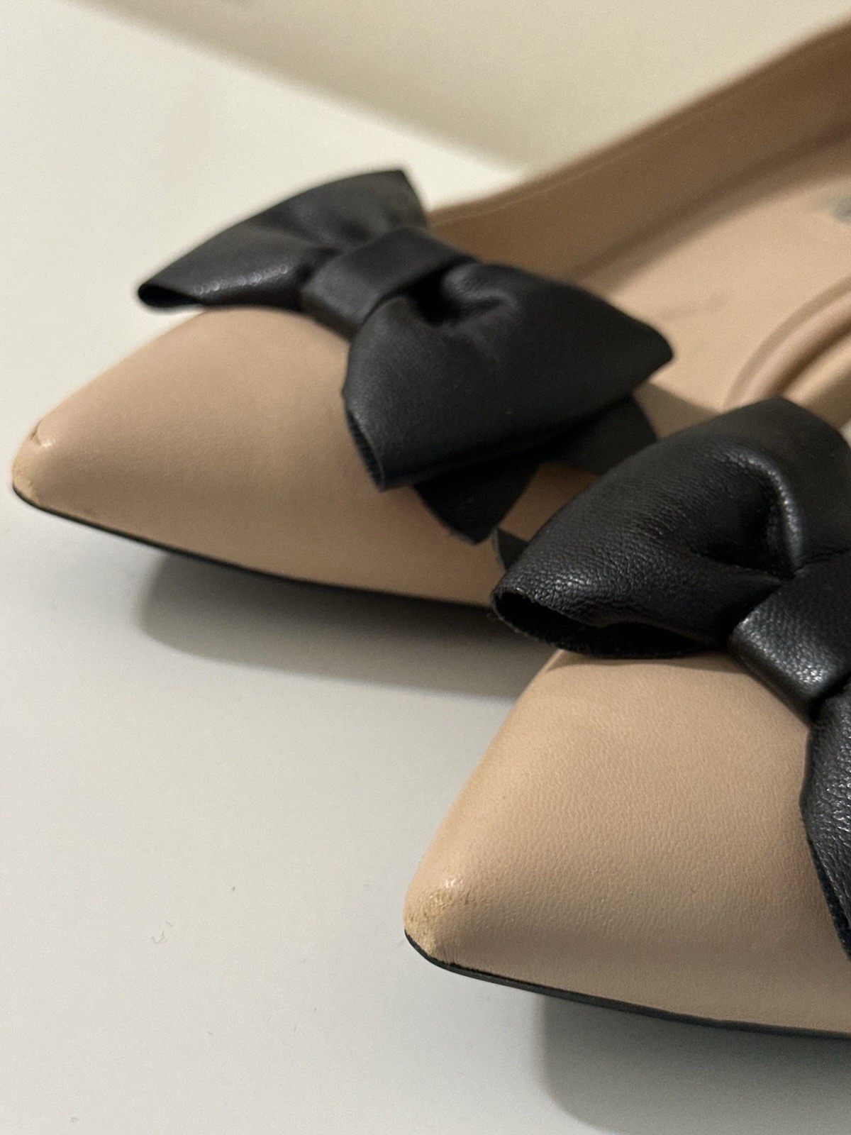 KARL LAGERFELD PARIS Beige/Black Patent Leather Pointed Toe Bow Pumps 9M