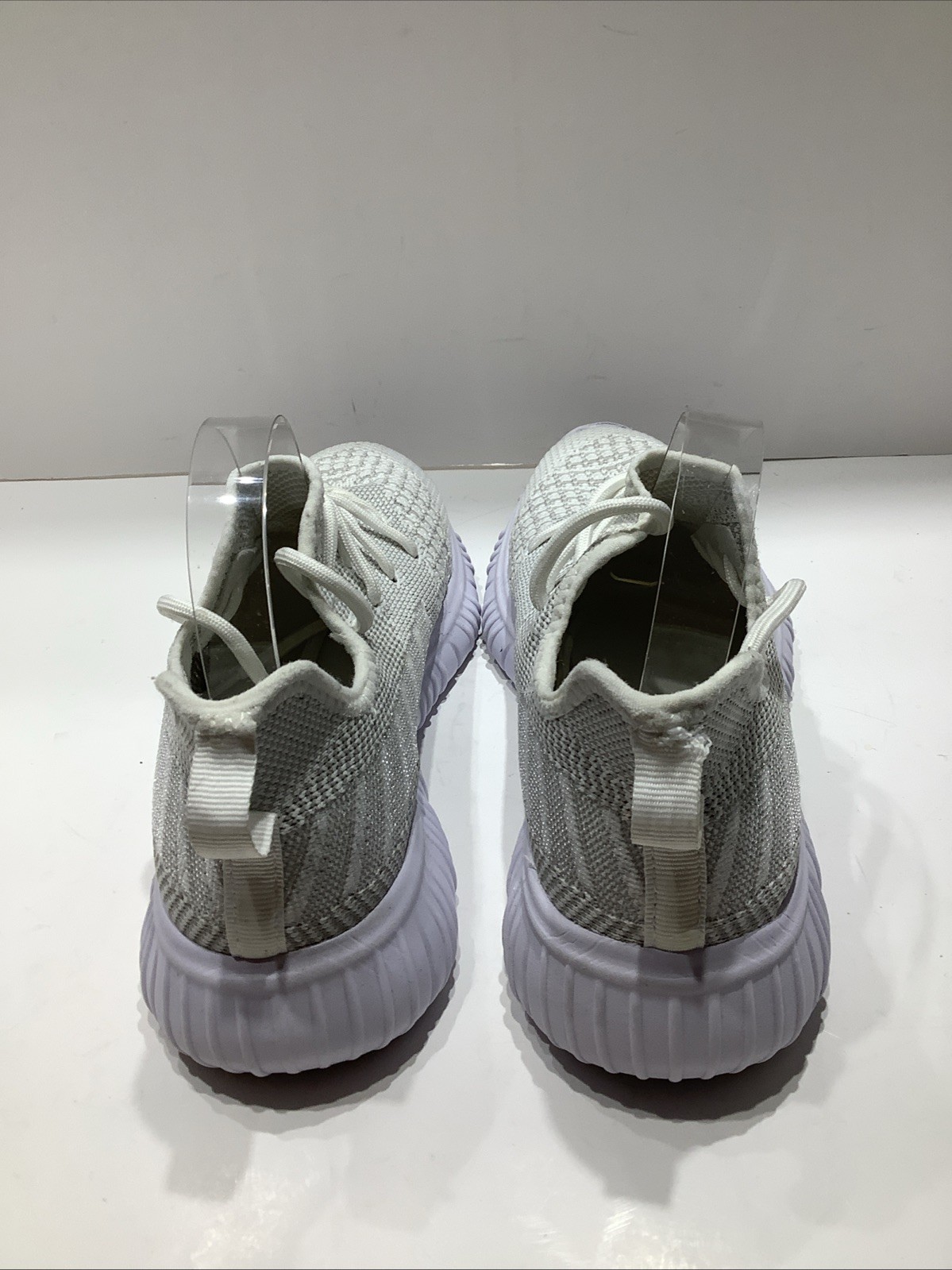 Womens Sz. 8.5M Avia White Knit Memory Foam Trainer Sneakers Ultra-Lightweight