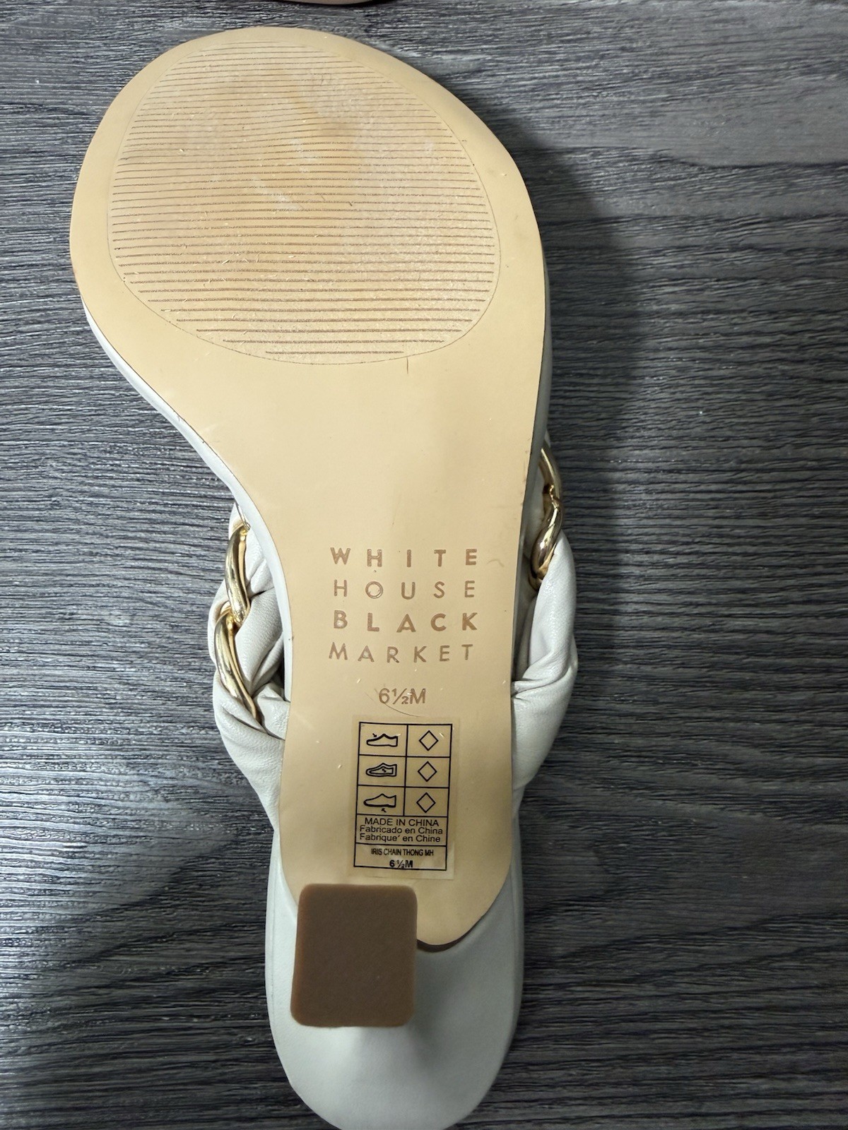 White House Black Market Cream Colored Heels With A Gold Chain Accent Size 6.5