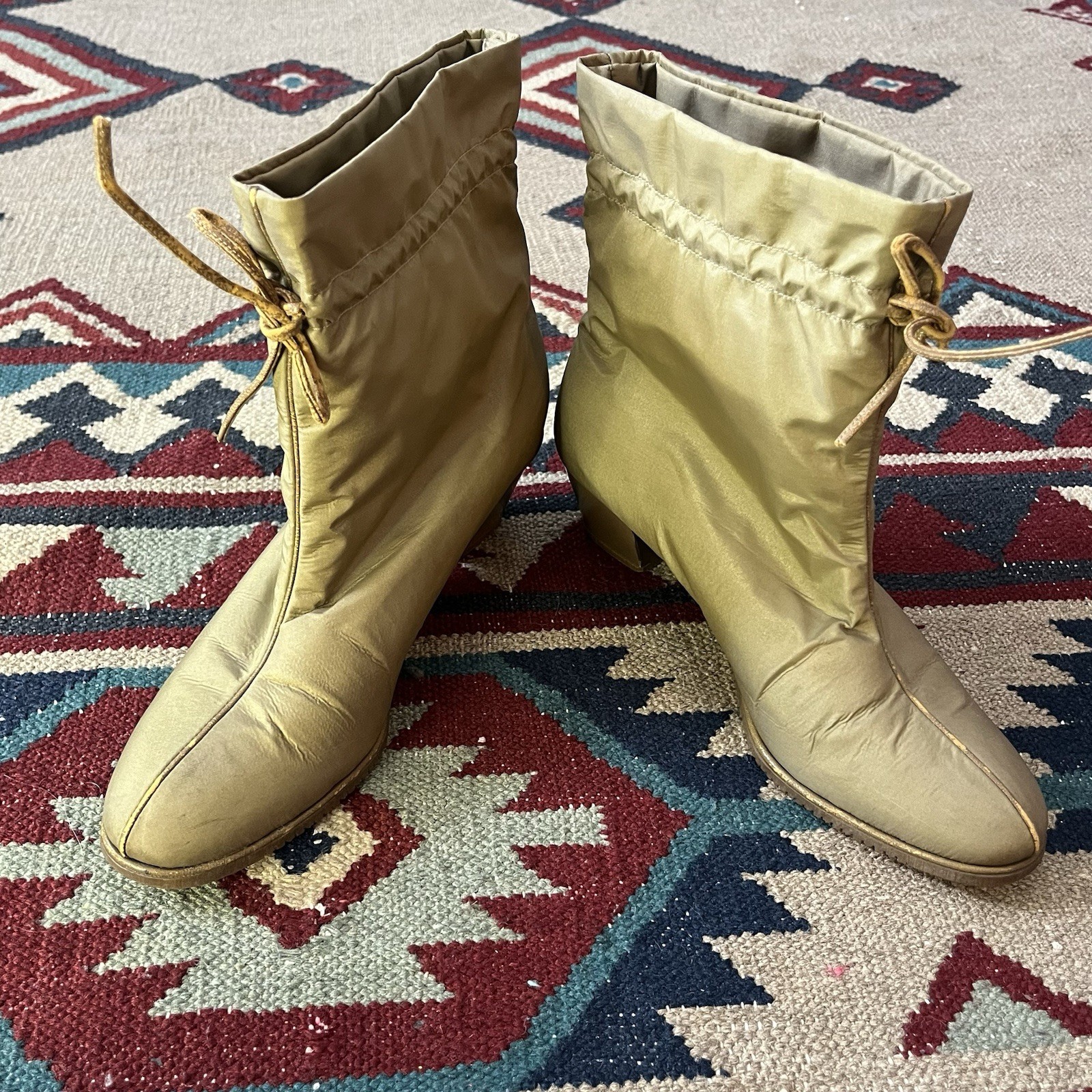 Vintage 80s Golo Winter Snow Boots Women’s 8 Beige Sherpa Lined Nylon High Heel