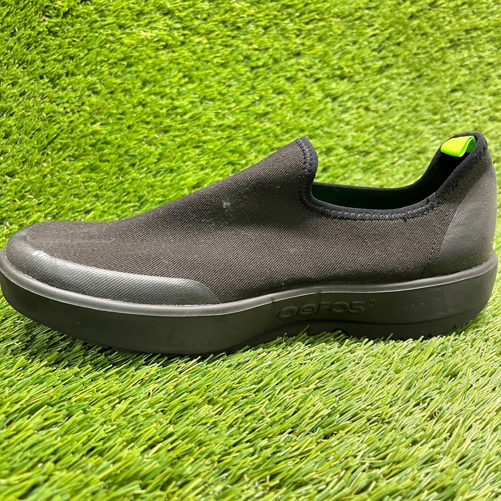 OOFOS OOmg eeZee Low Womens Size 8.5 Black Casual Walking Slip On Recovery Shoes
