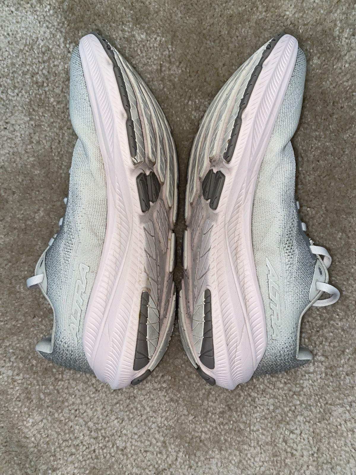 Womens size 9 Altra experience flow 3 – color tan/ pink preowned walking and run