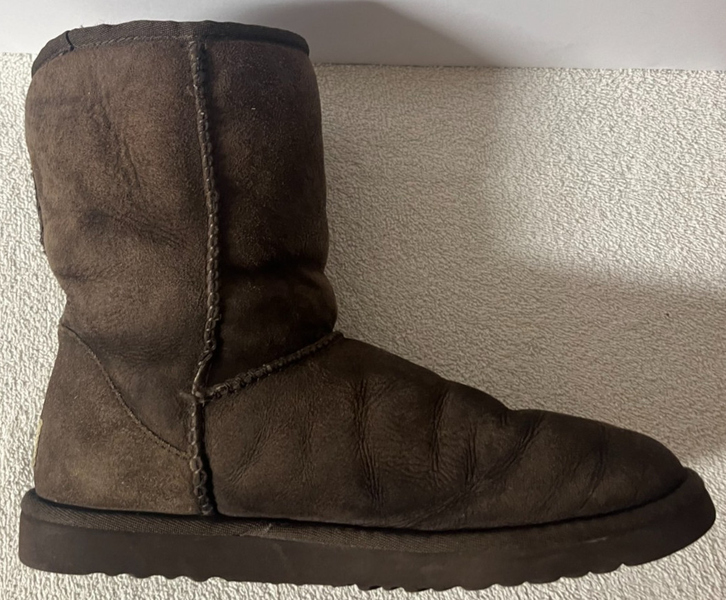 Chocolate Brown UGG Essential Classic Short 5825 Leather BOOTS Slip On Size W8