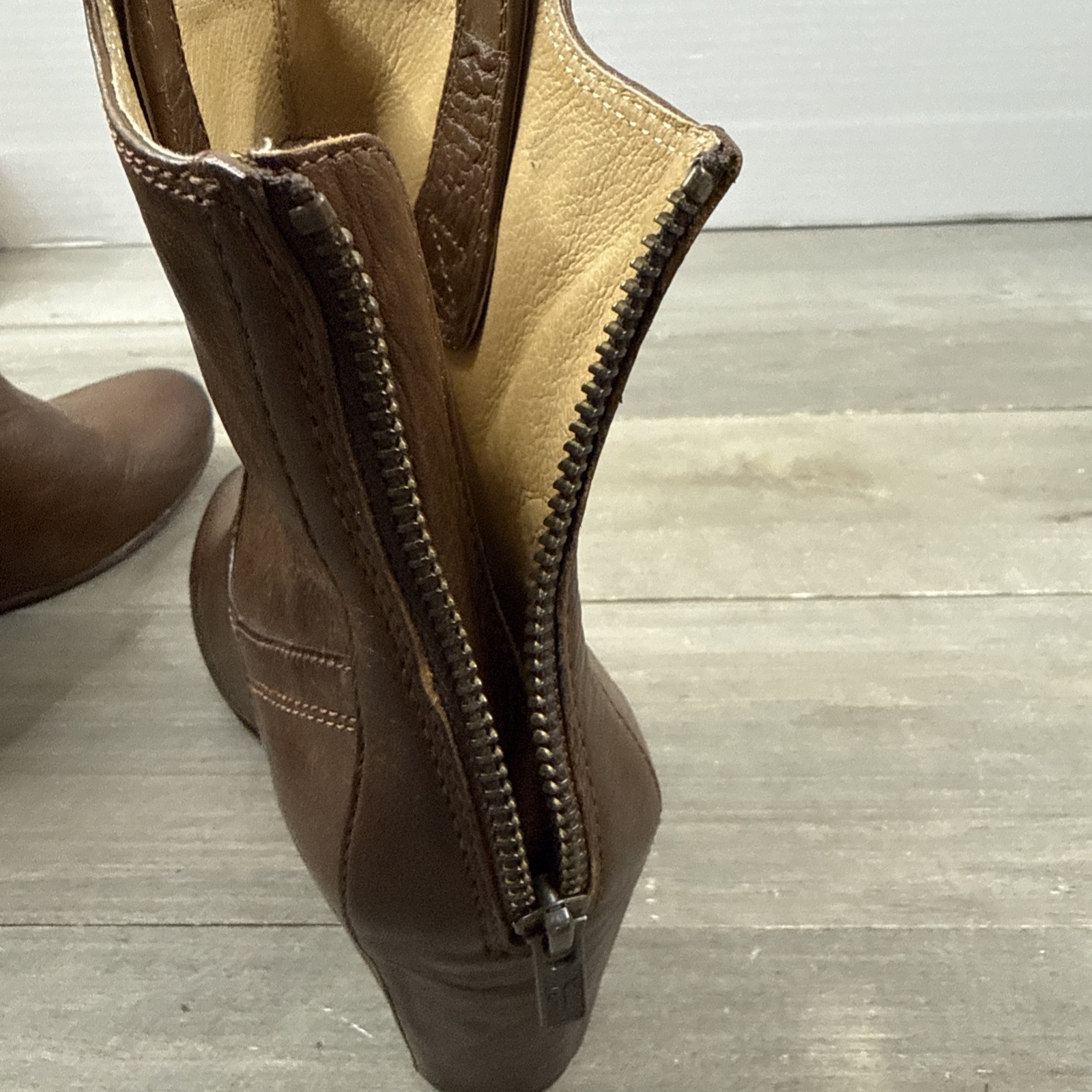 Frye Carson Covered Wedge Ankle Bootie Boots Zip Cognac Brown Leather 8.5 M