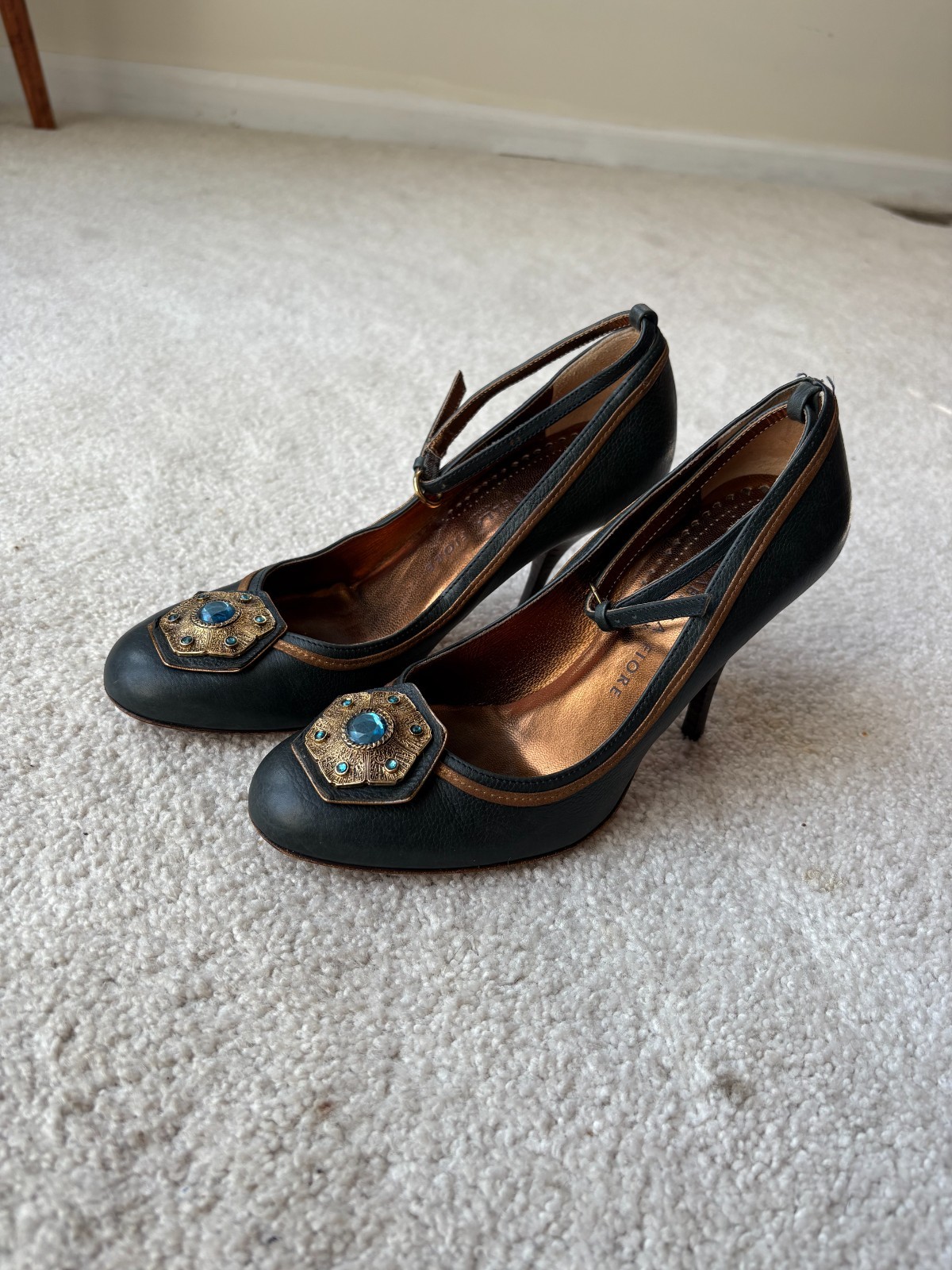 isabella fiore woman shoes size 7 green