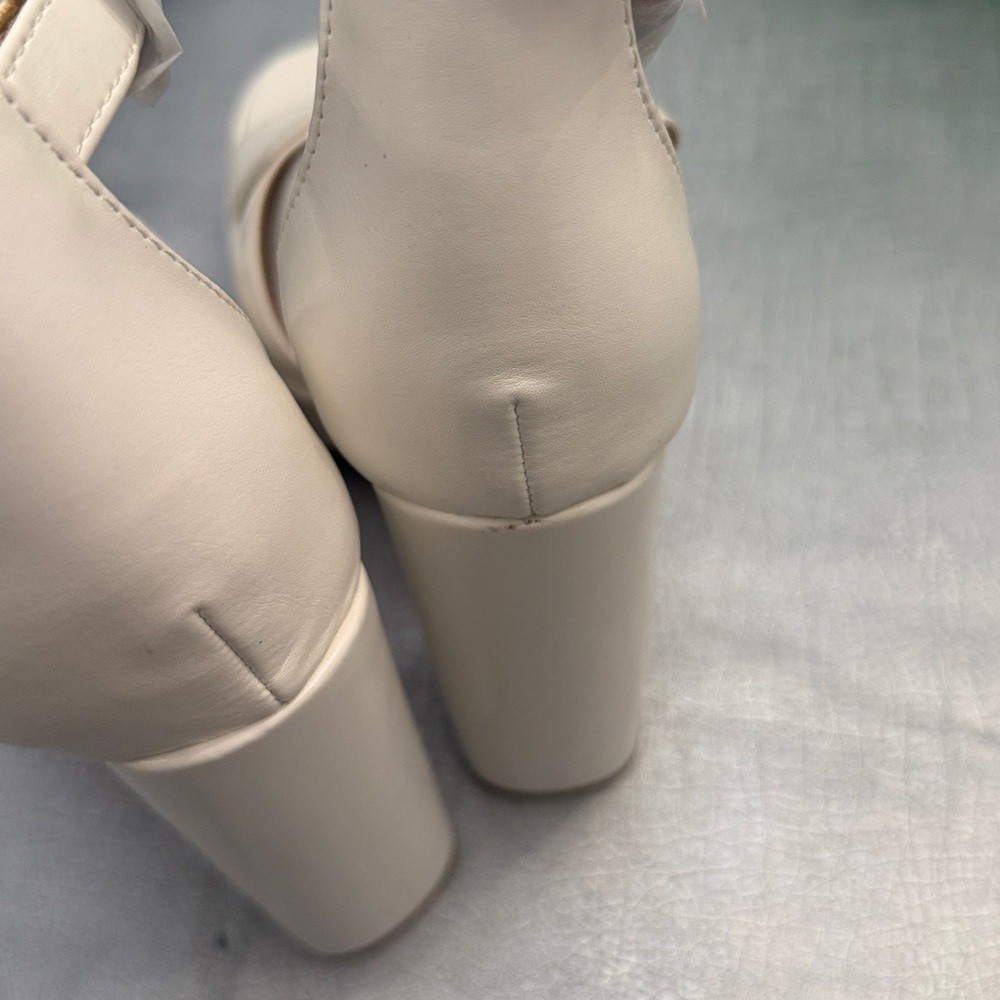 NWT Chase & Chloe White Platform Heel Sandals size 7.5