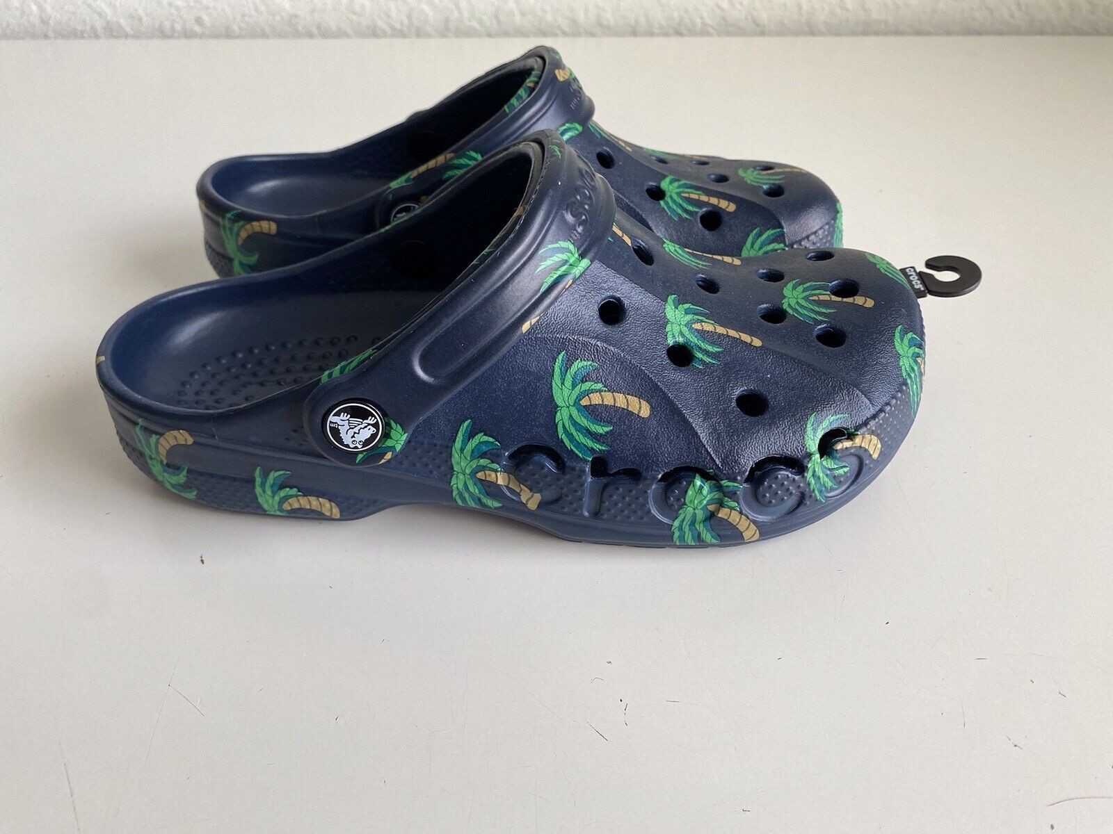 Crocs Navy Blue Vacation Palm Trees Baya Clogs Men’s Sz 5 Women’s 7 NEW