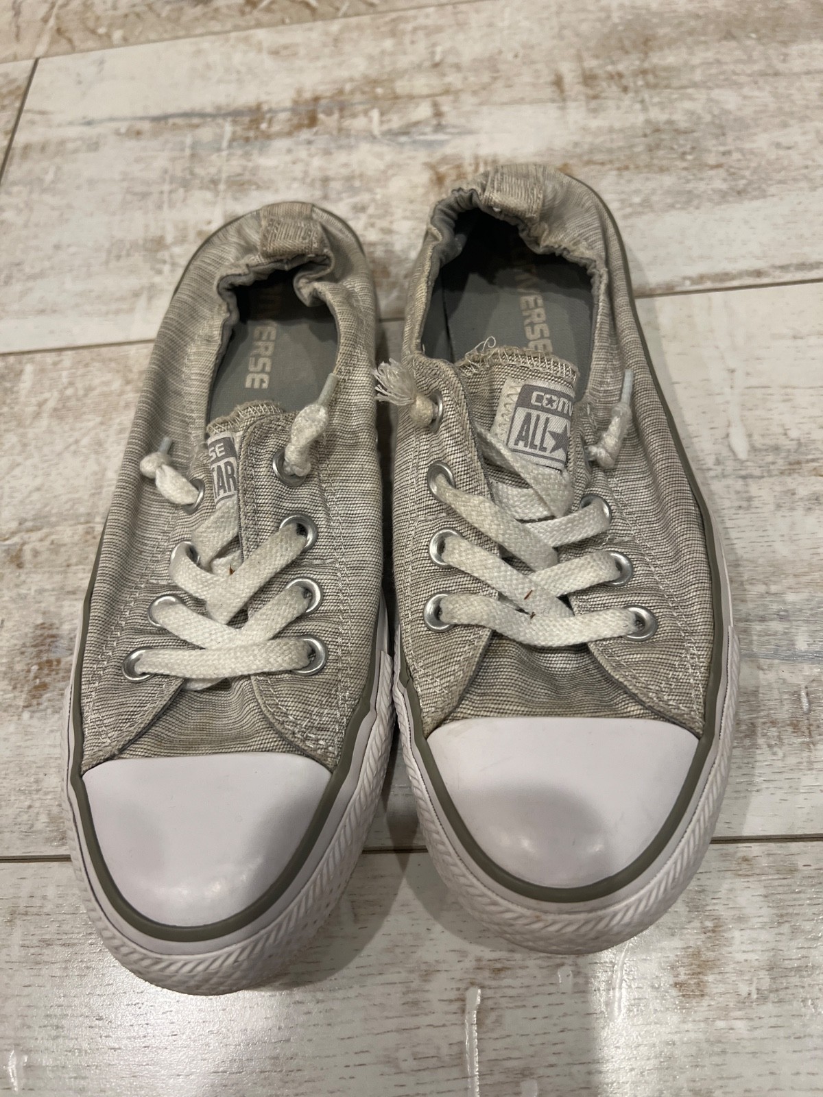Converse All Star Women’s Size 7.5 Slip On Shoes Beige White