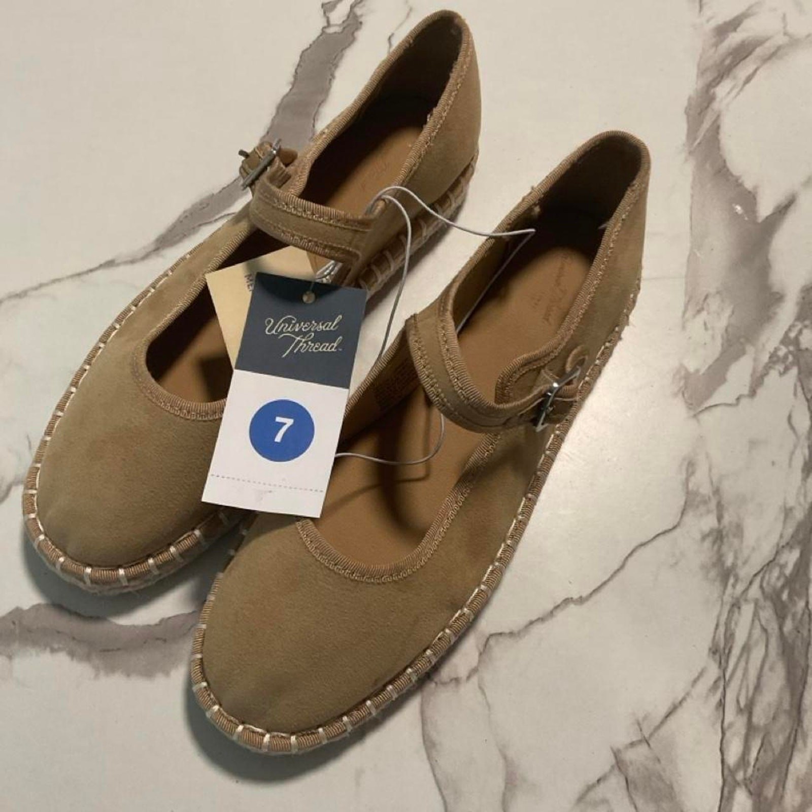Universal thread tan brown