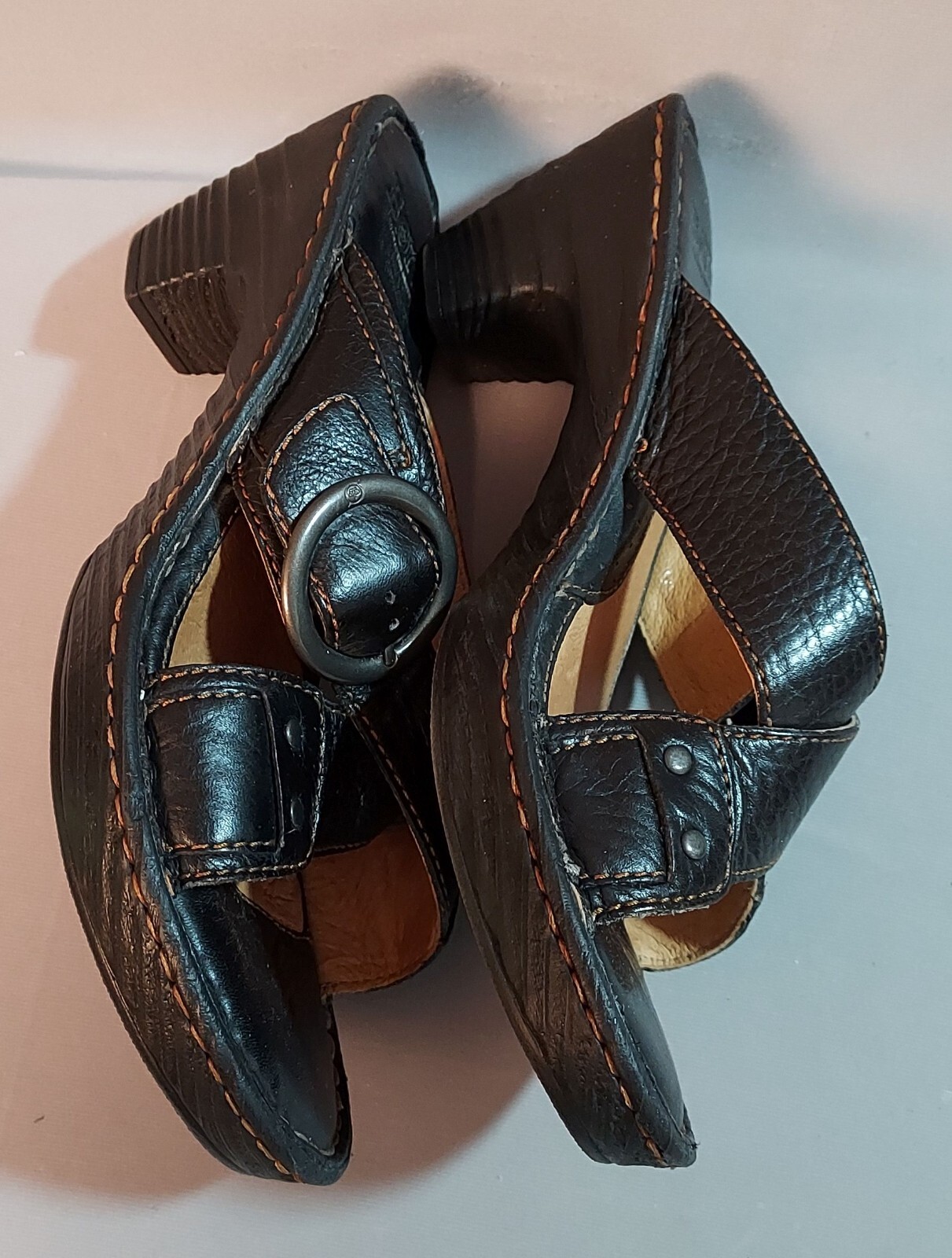 Born – ladies brown leather buckle sandals open back – 2.75 in heels – size 9