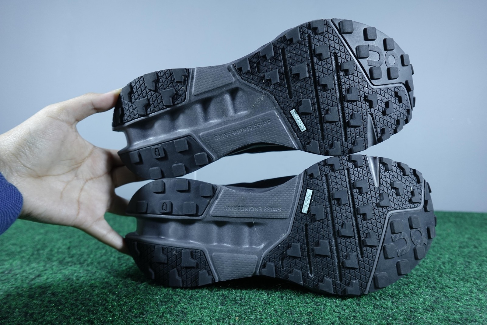 On Cloudsurfer Trail Waterproof Shoes Womens Size 8 Black Trail Running Sneakers