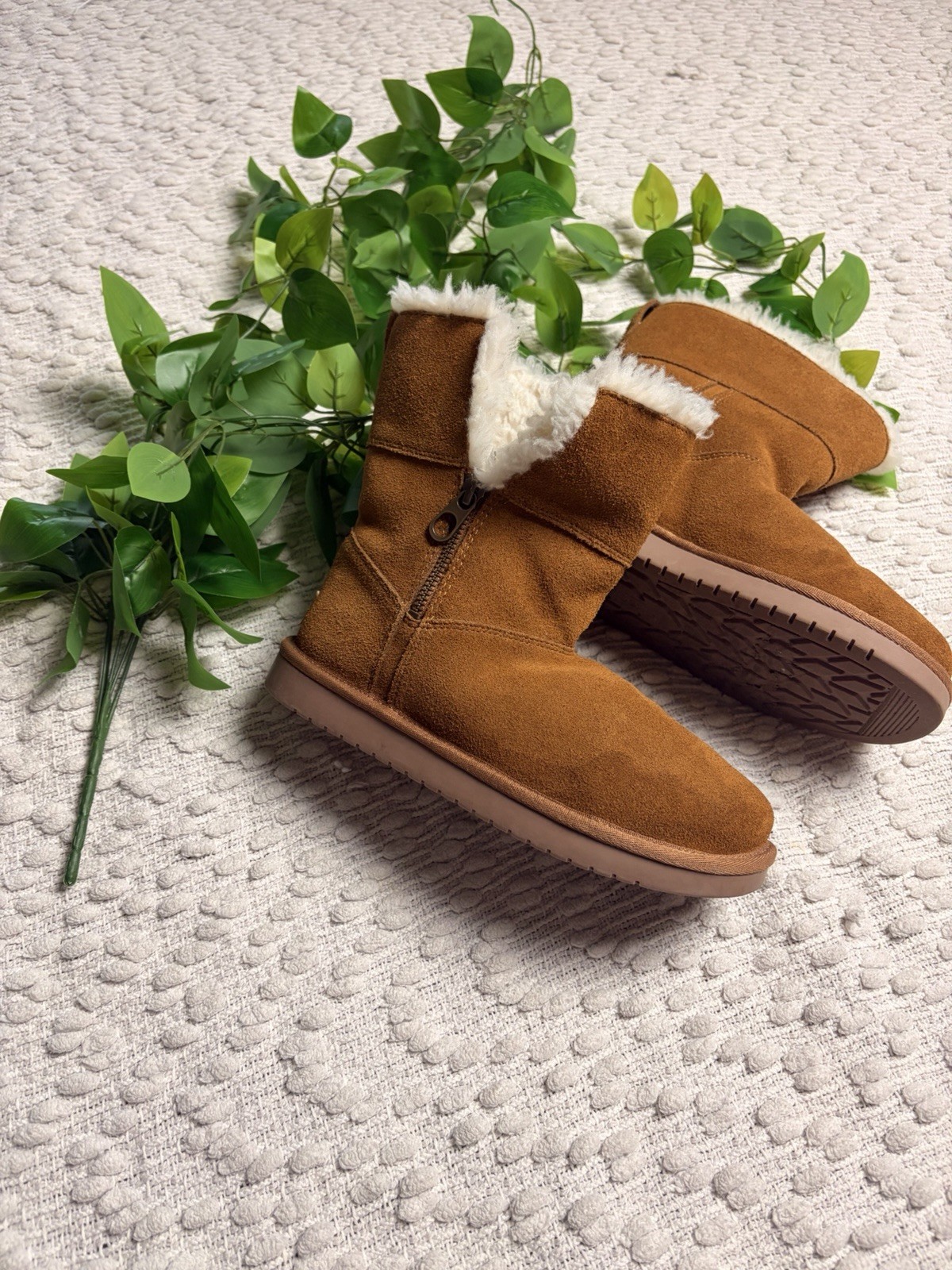 Kids Aribel Short Size 4 Koolaburra By UGG
