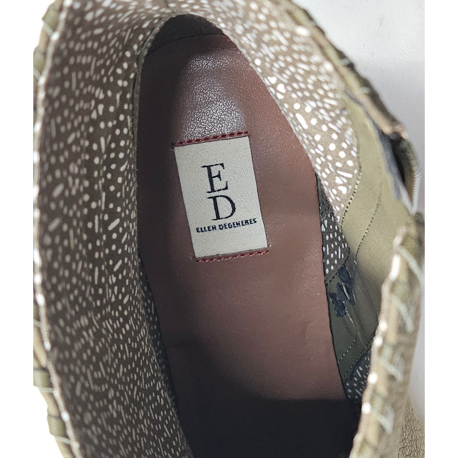 ED Ellen DeGeneres Susumu Tumbled Nubuck Chive Ankle Boots Women’s Size 11M