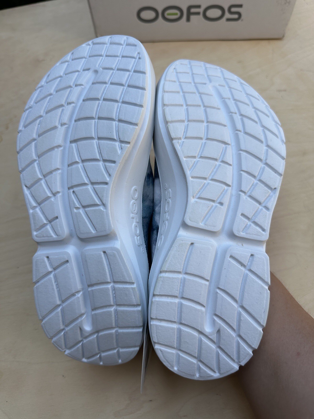 Oofos OOmg eeZee Low Sneakers Shoes Slip On Shoes Women Size 9 Blue
