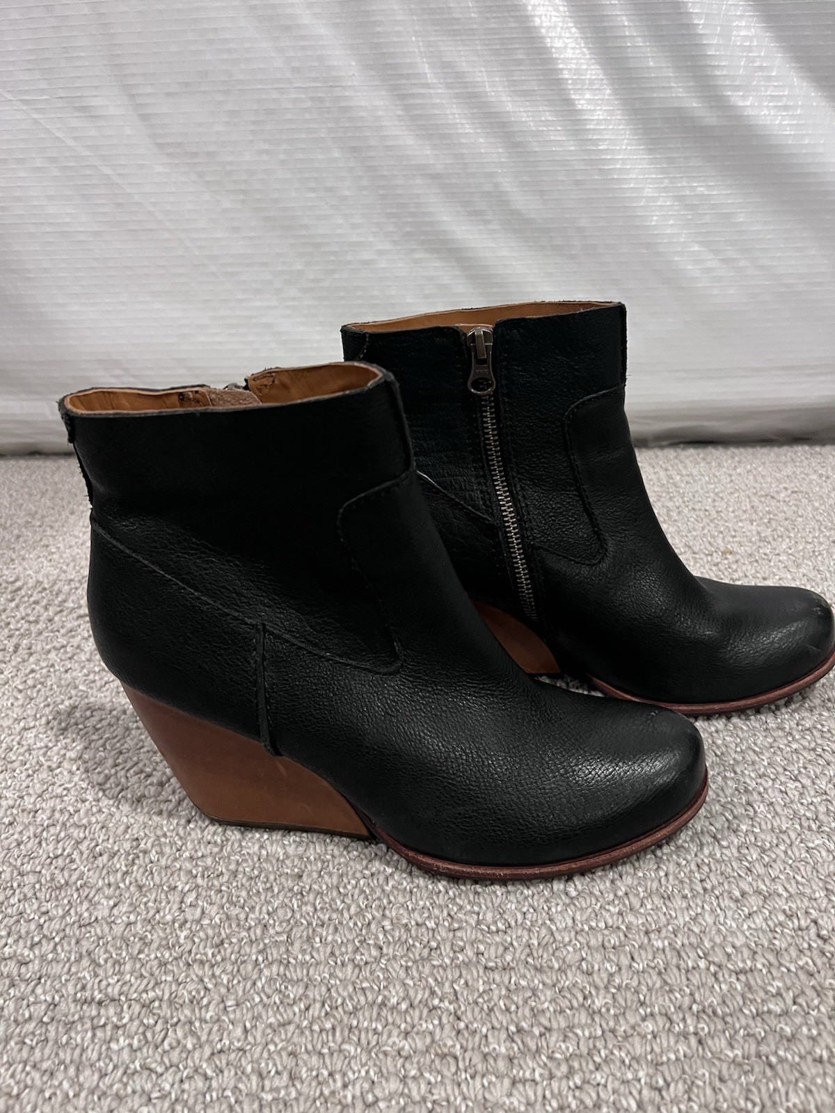 Kork-Ease Michelle Wedge Ankle Boots Wm Sz 8 Black Leather Booties Zip K27703