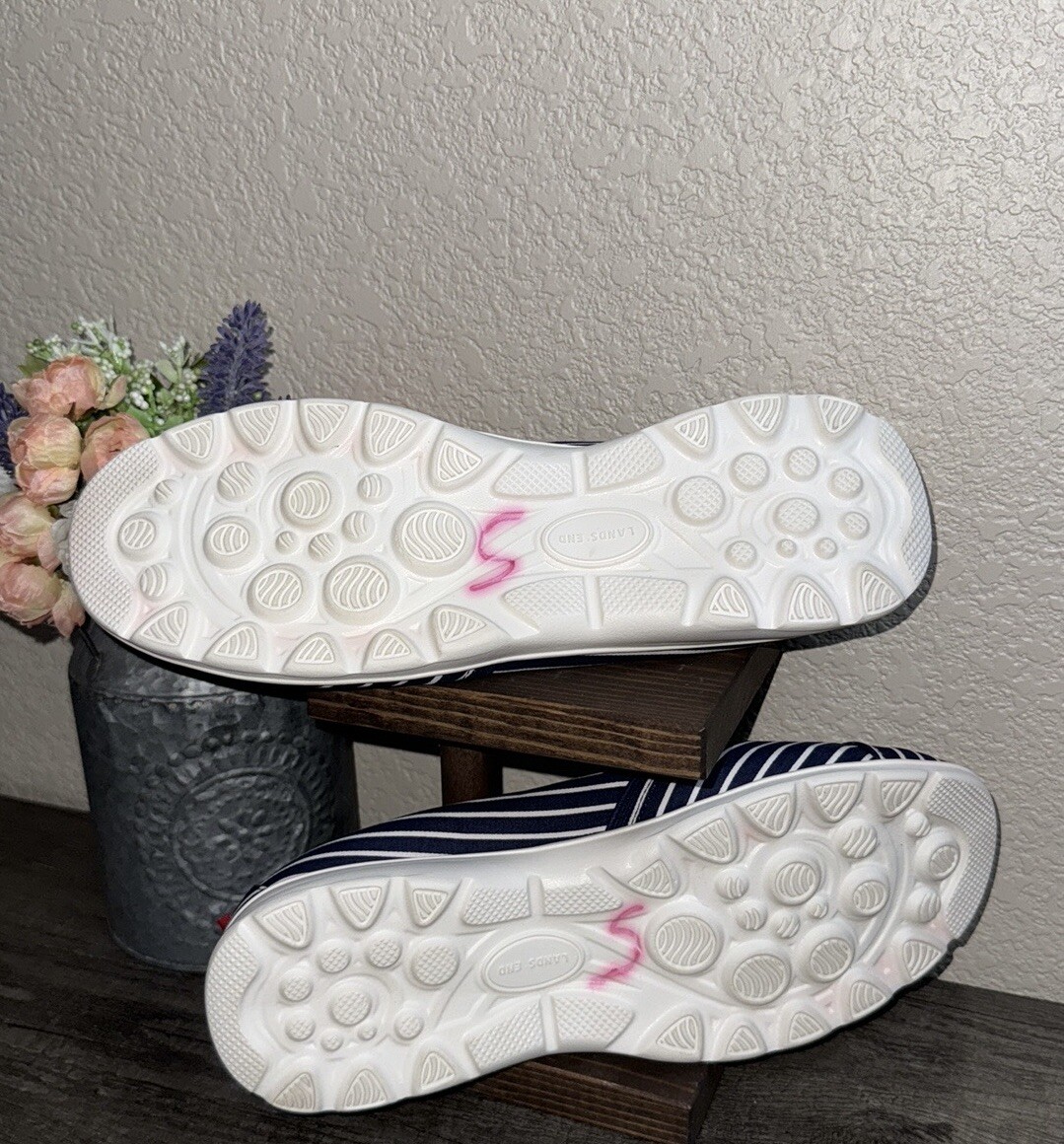 Land’s End Woman’s Deep Sea Navy Blue Stripe Lightweight Gatas Slip On Size 9.5D