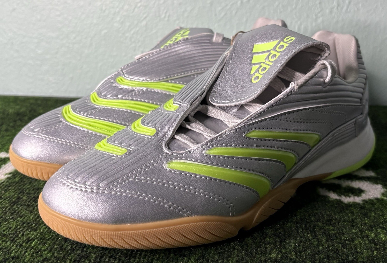 US Women’s 7/Men 6 – Adidas Predator Sala «Silver Metallic Signal Green» JR1636